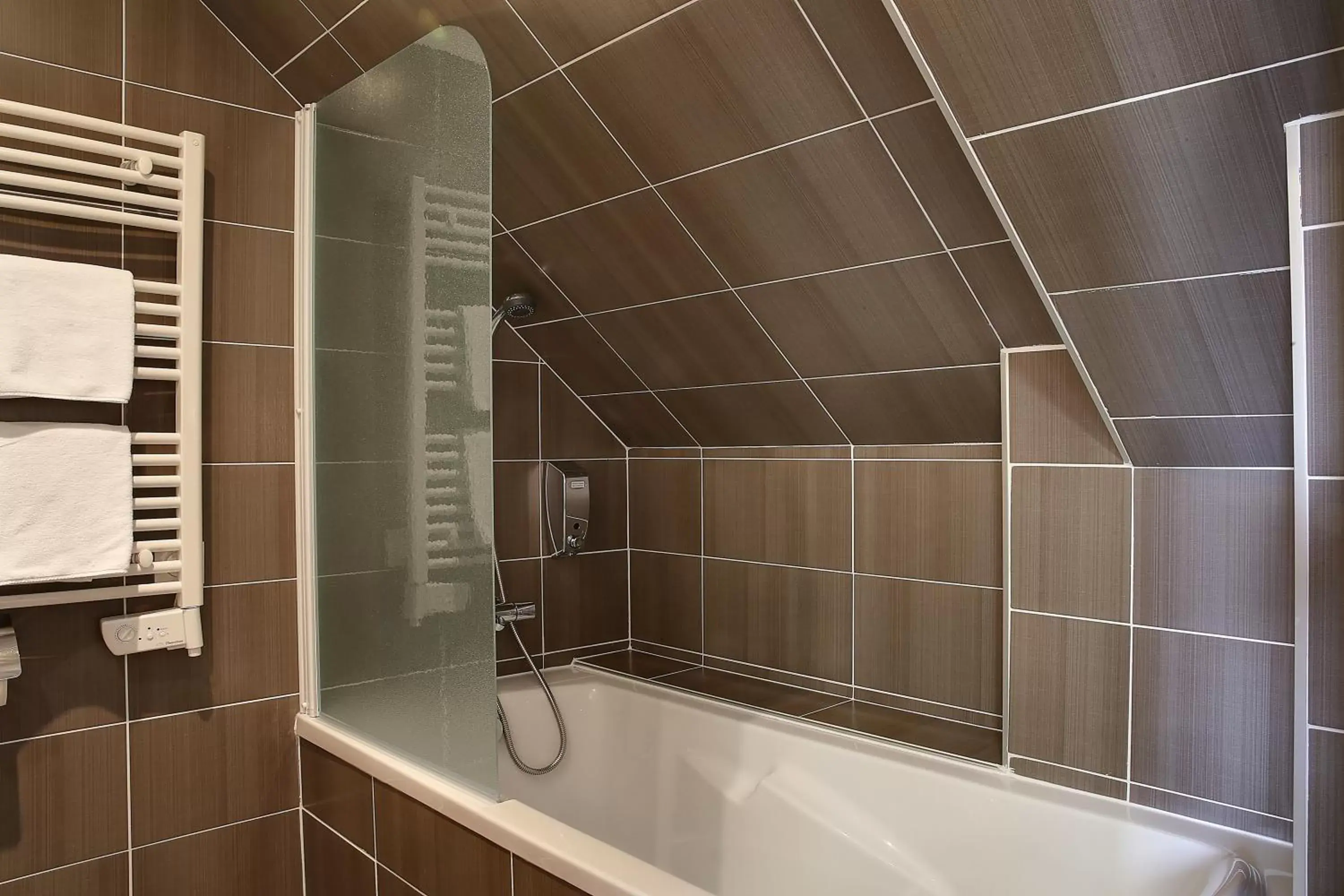 Bathroom in Best Western Plus Les Terrasses de Bréhat Bathroom in Best Western Plus Les Terrasses de Bréhat