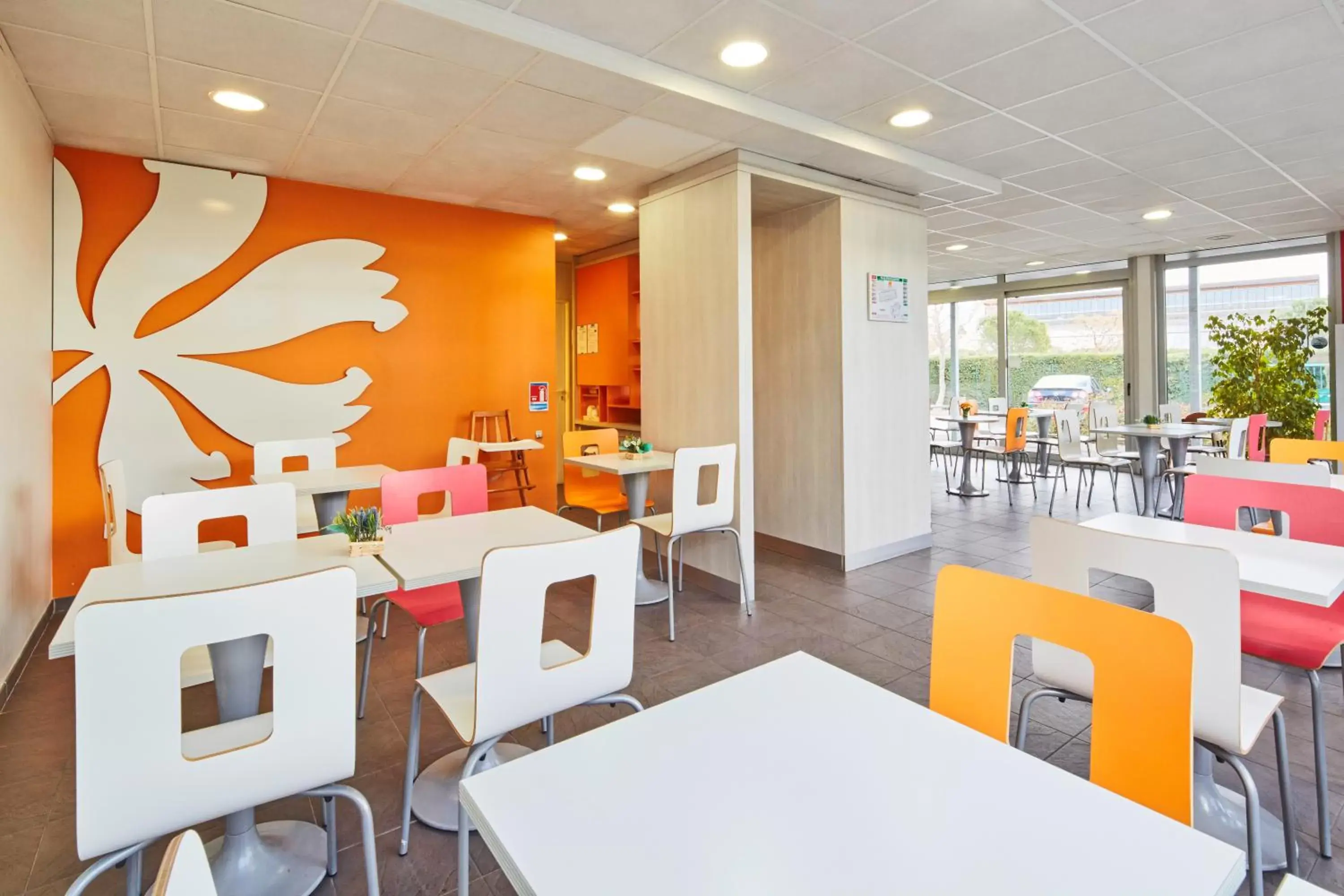 Dining area, Restaurant/Places to Eat in Premiere Classe Avignon Parc Des Expositions