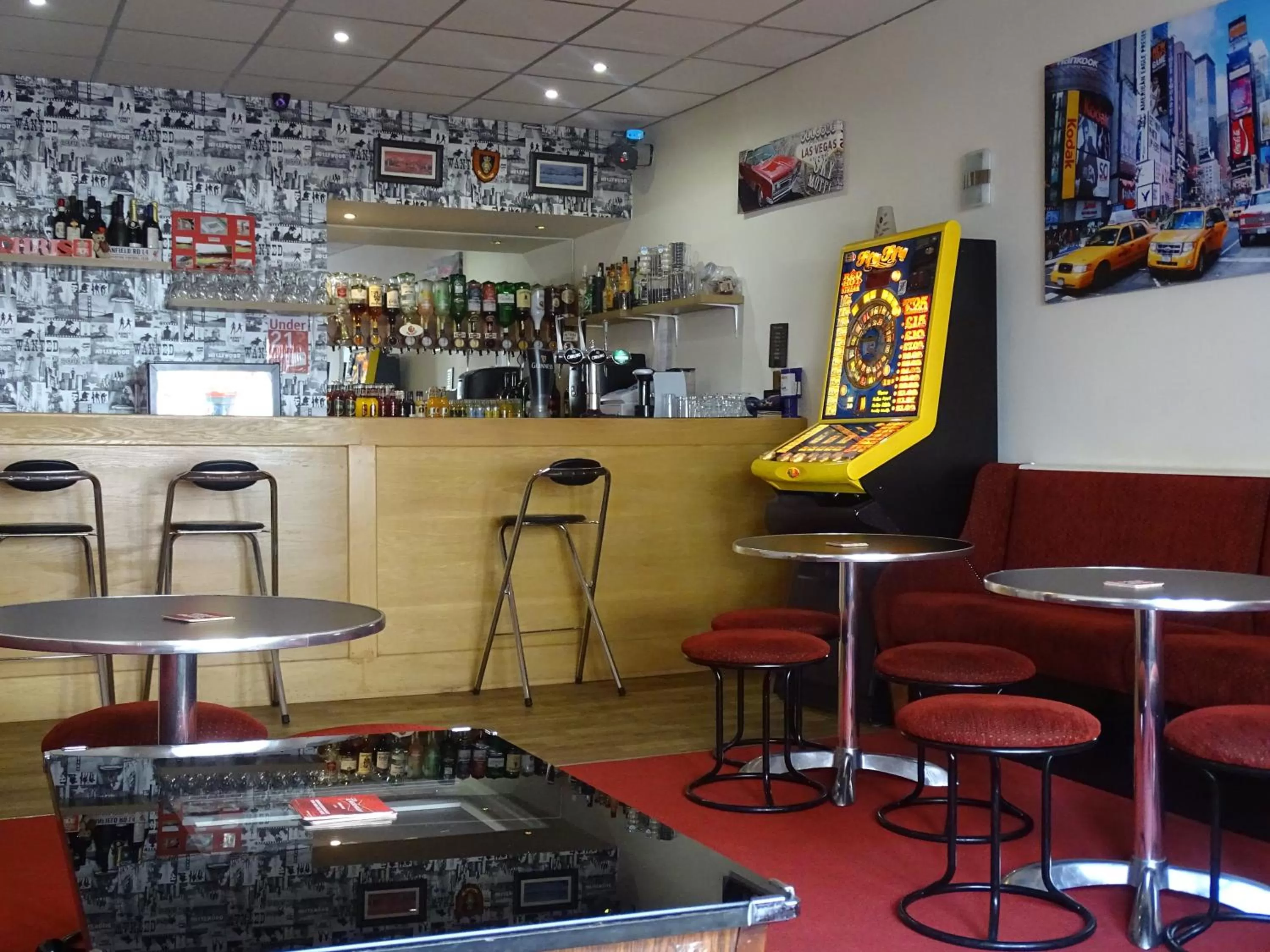 Seating area, Lounge/Bar in The Montclair