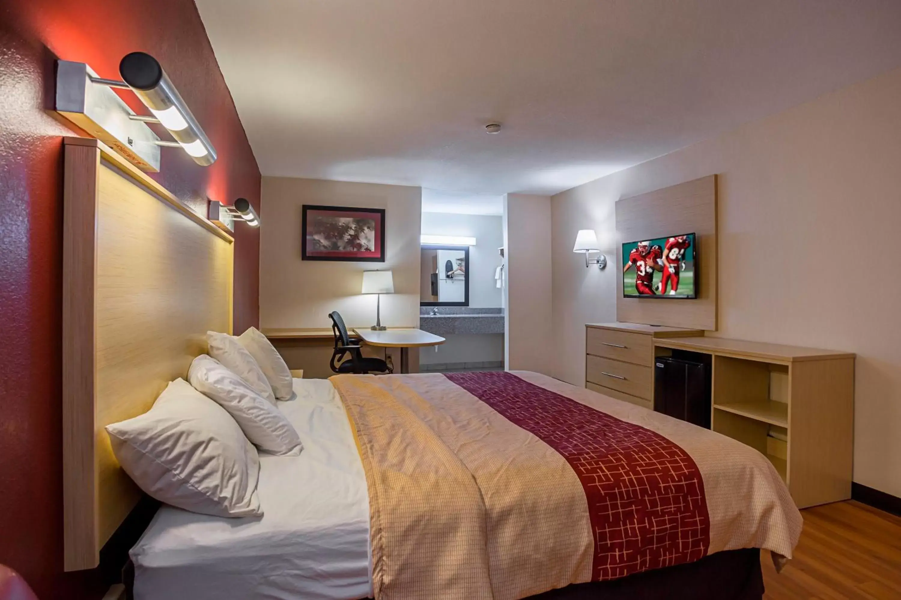 Bedroom, Bed in Red Roof Inn West Memphis, AR Bedroom, Bed in Red Roof Inn West Memphis, AR