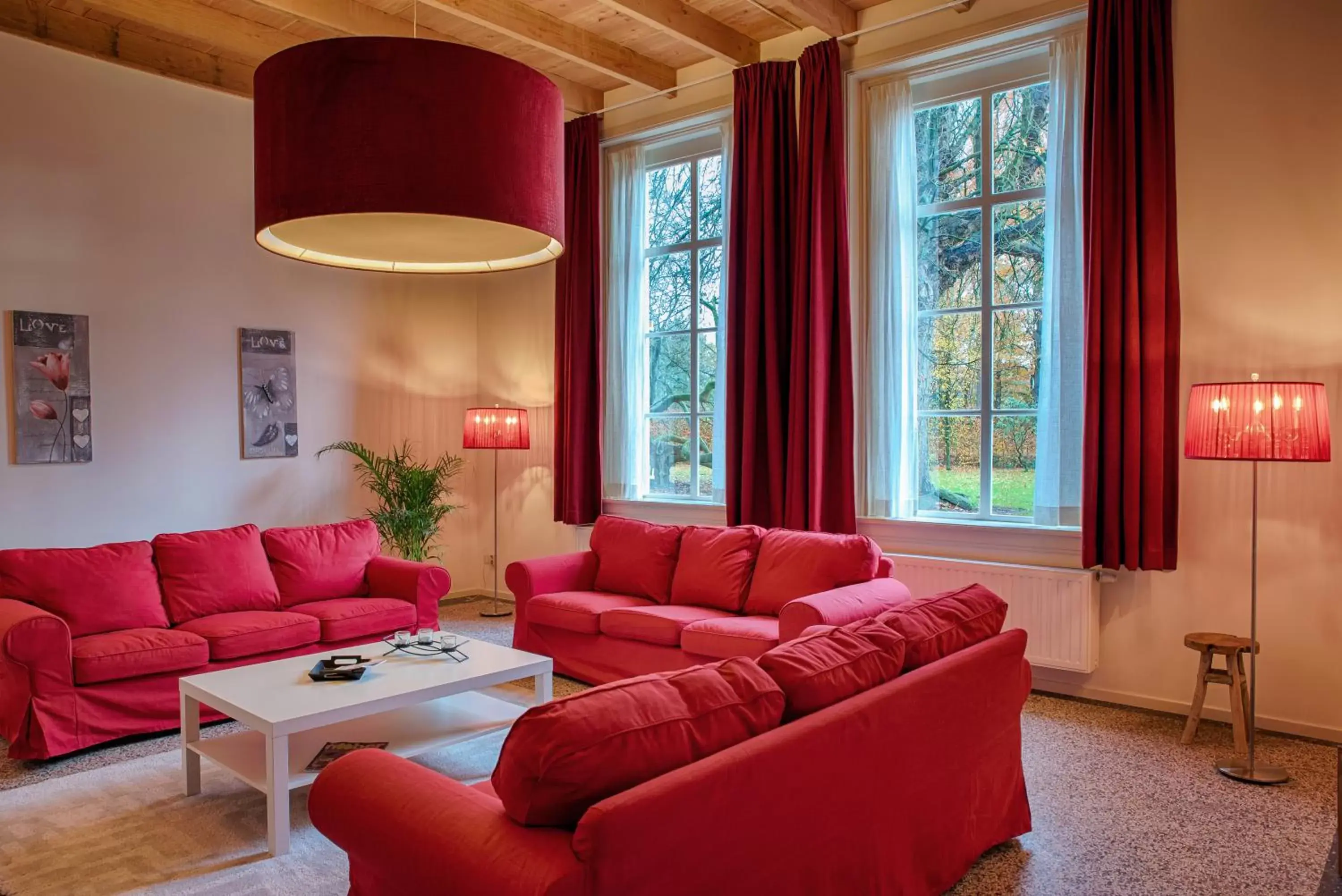 Communal lounge/ TV room, Seating Area in Hotel Restaurant Roerdinkhof