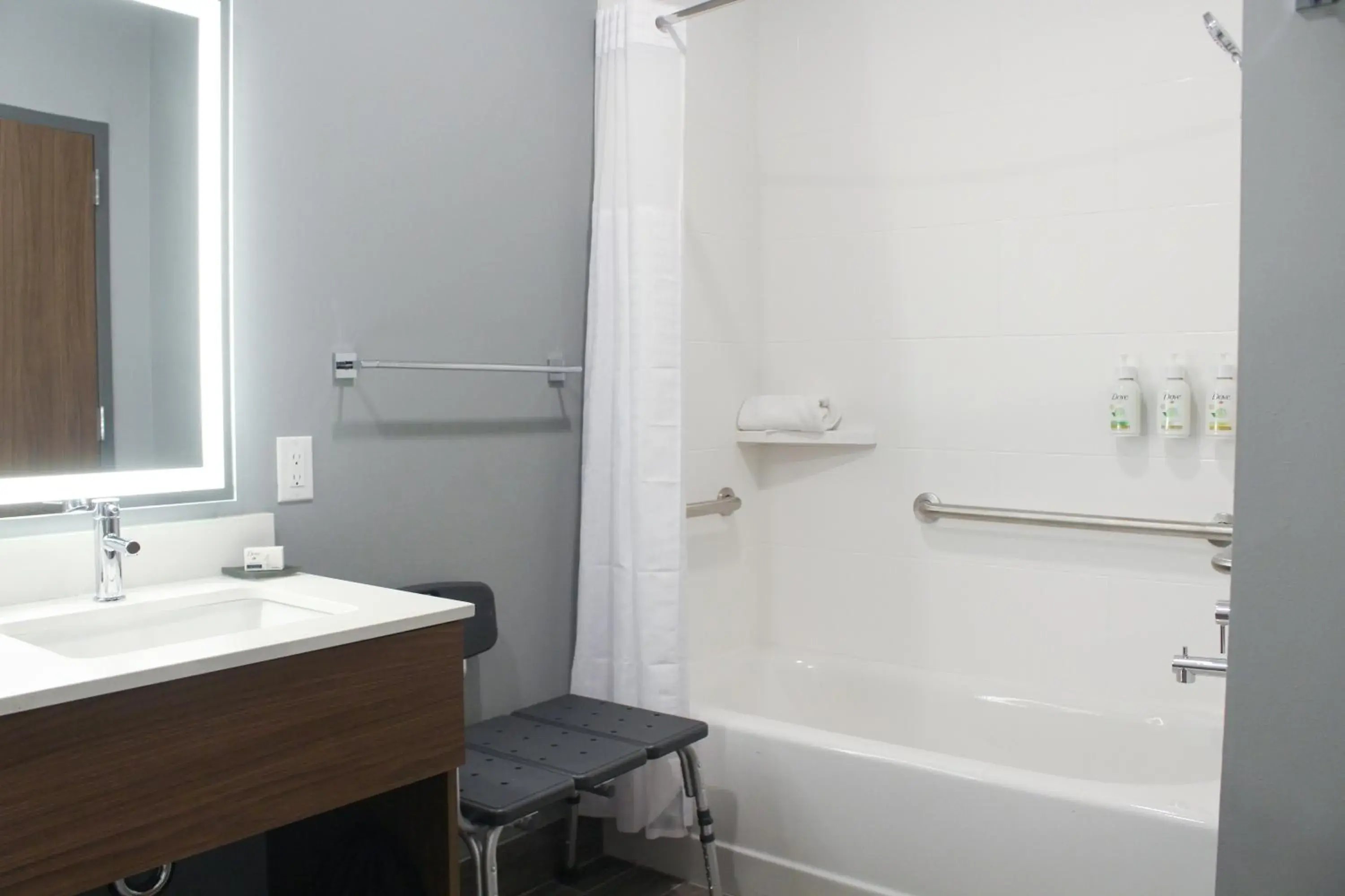 Bathroom in La Quinta Inn & Suites by Wyndham Mount Laurel Moorestown