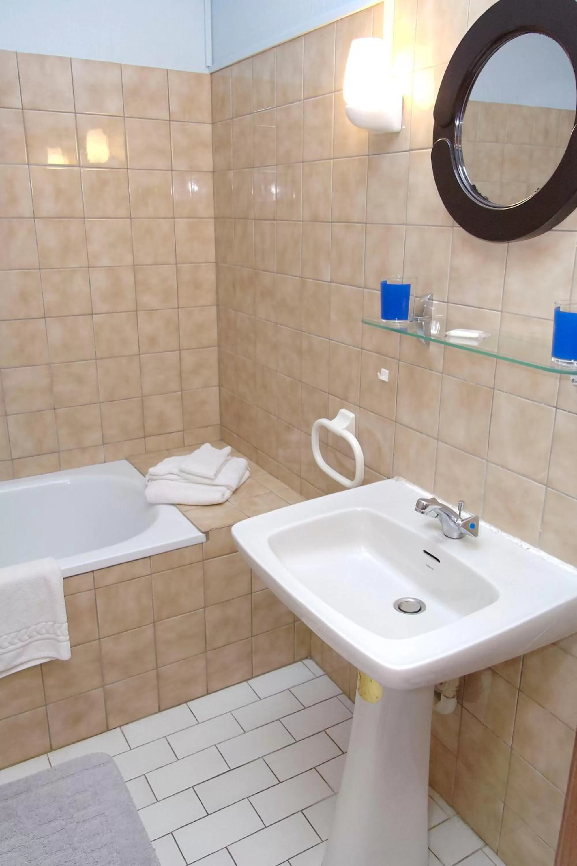 Bathroom in Auberge du Manoir d'Archelles