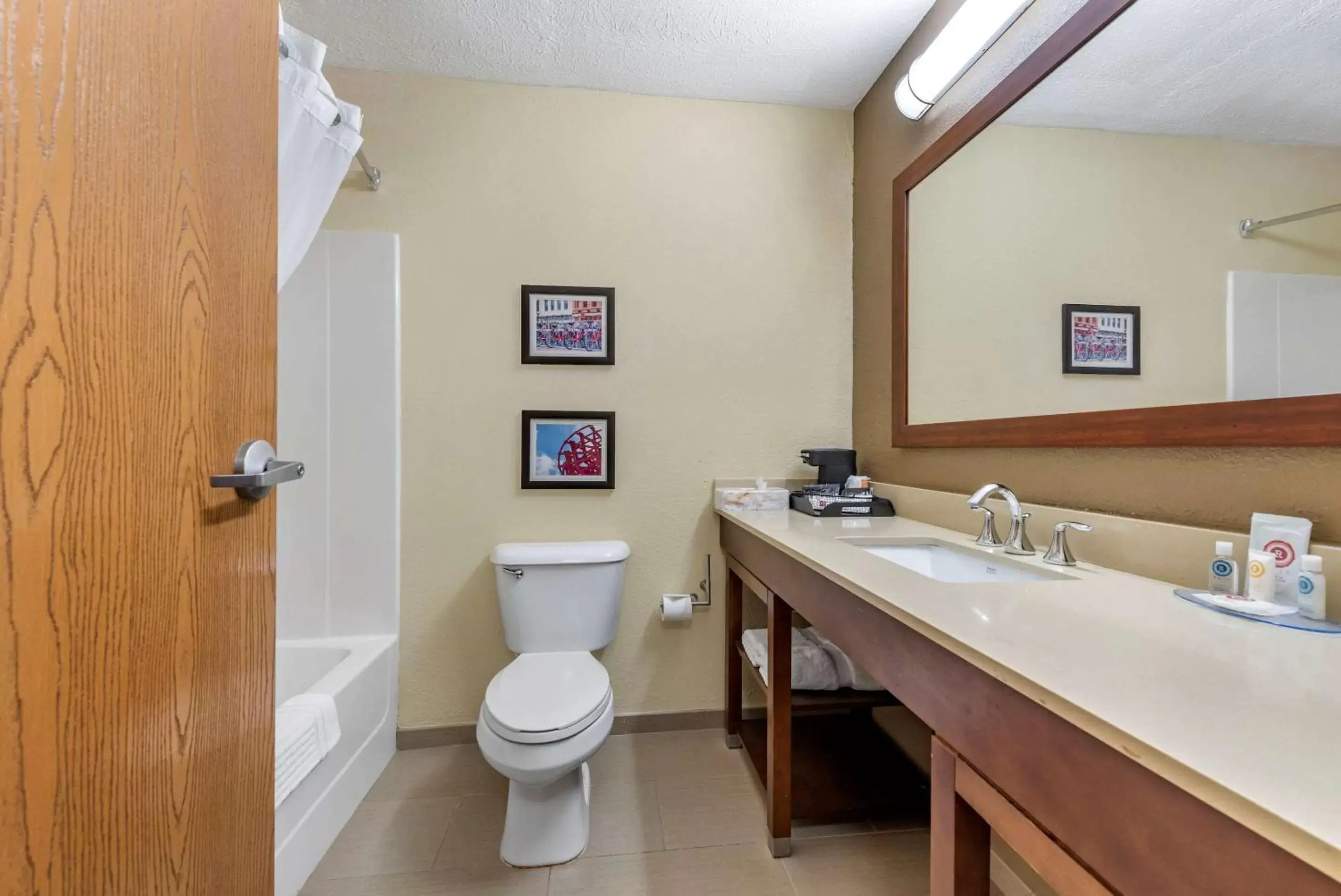 Bathroom in Comfort Inn & Suites Cincinnati Eastgate