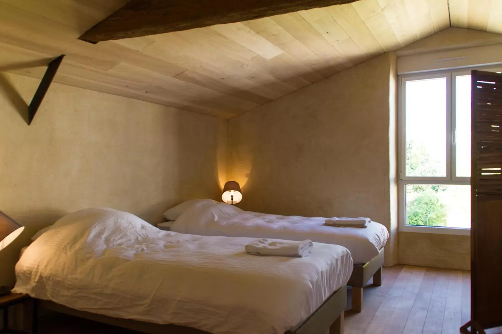 Bed in Le Puy Carmin - Chambre d'hôtes avec jacuzzi