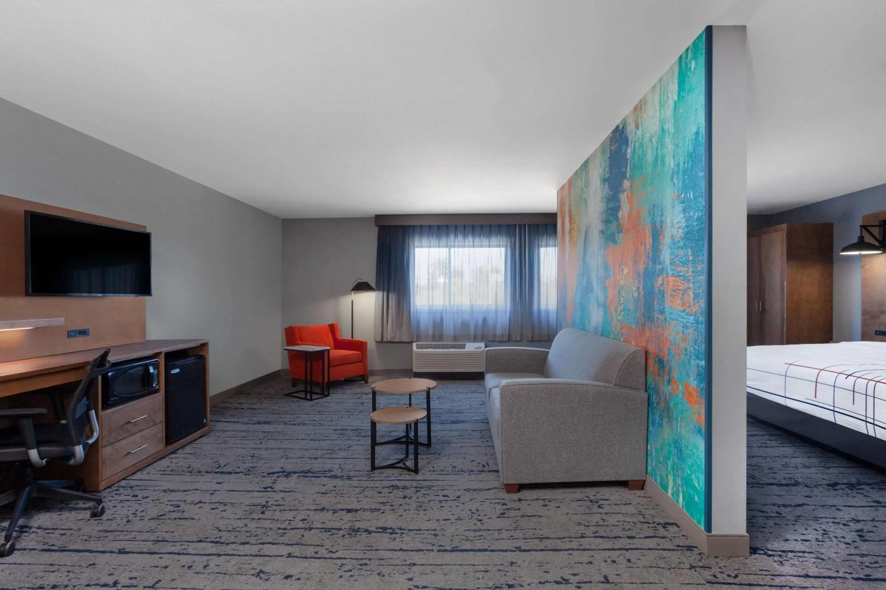 Photo of the whole room, Bed in La Quinta by Wyndham Ft. Myers - Sanibel Gateway