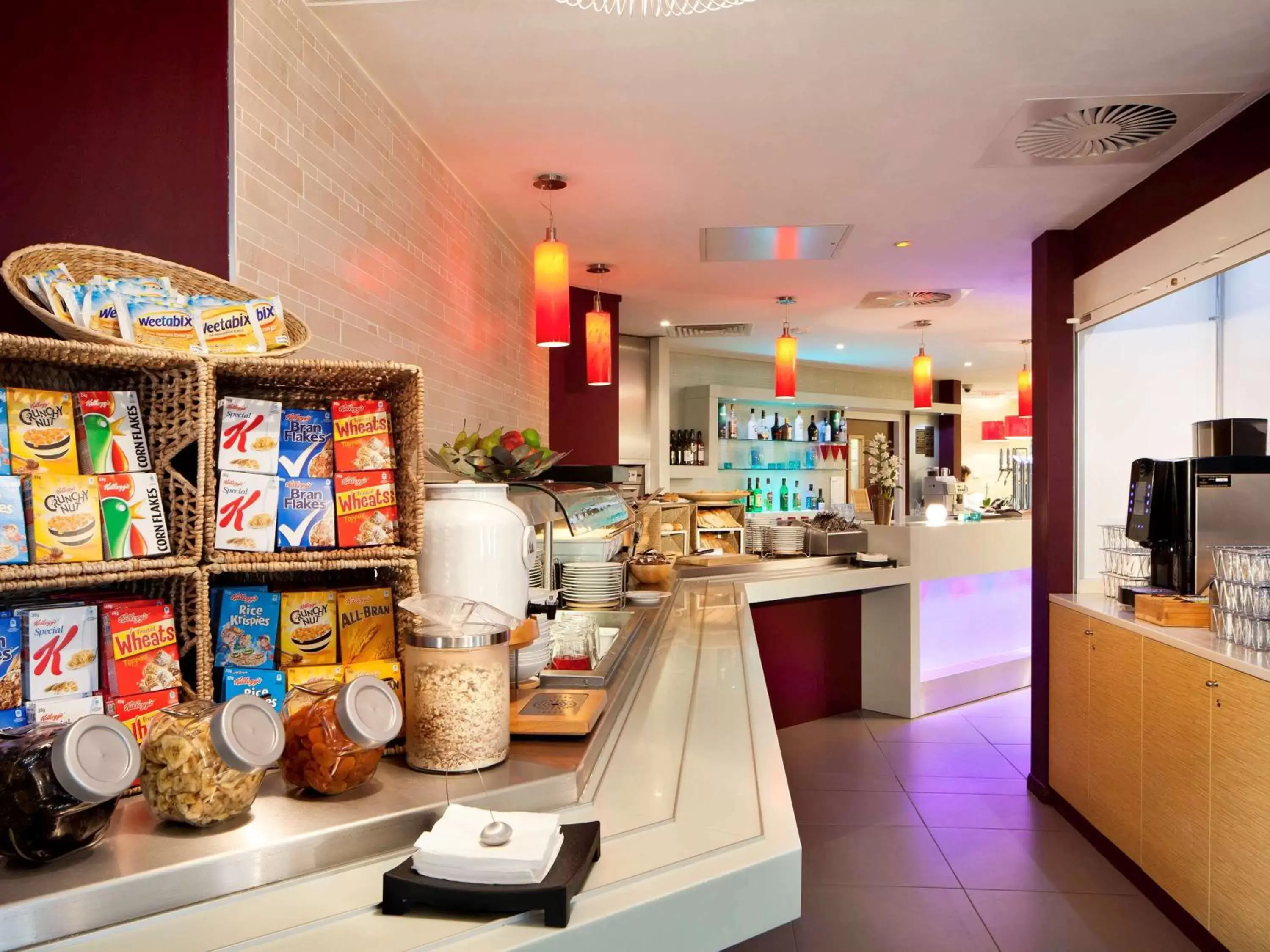 Restaurant/places to eat in ibis Aberdeen Centre – Quayside