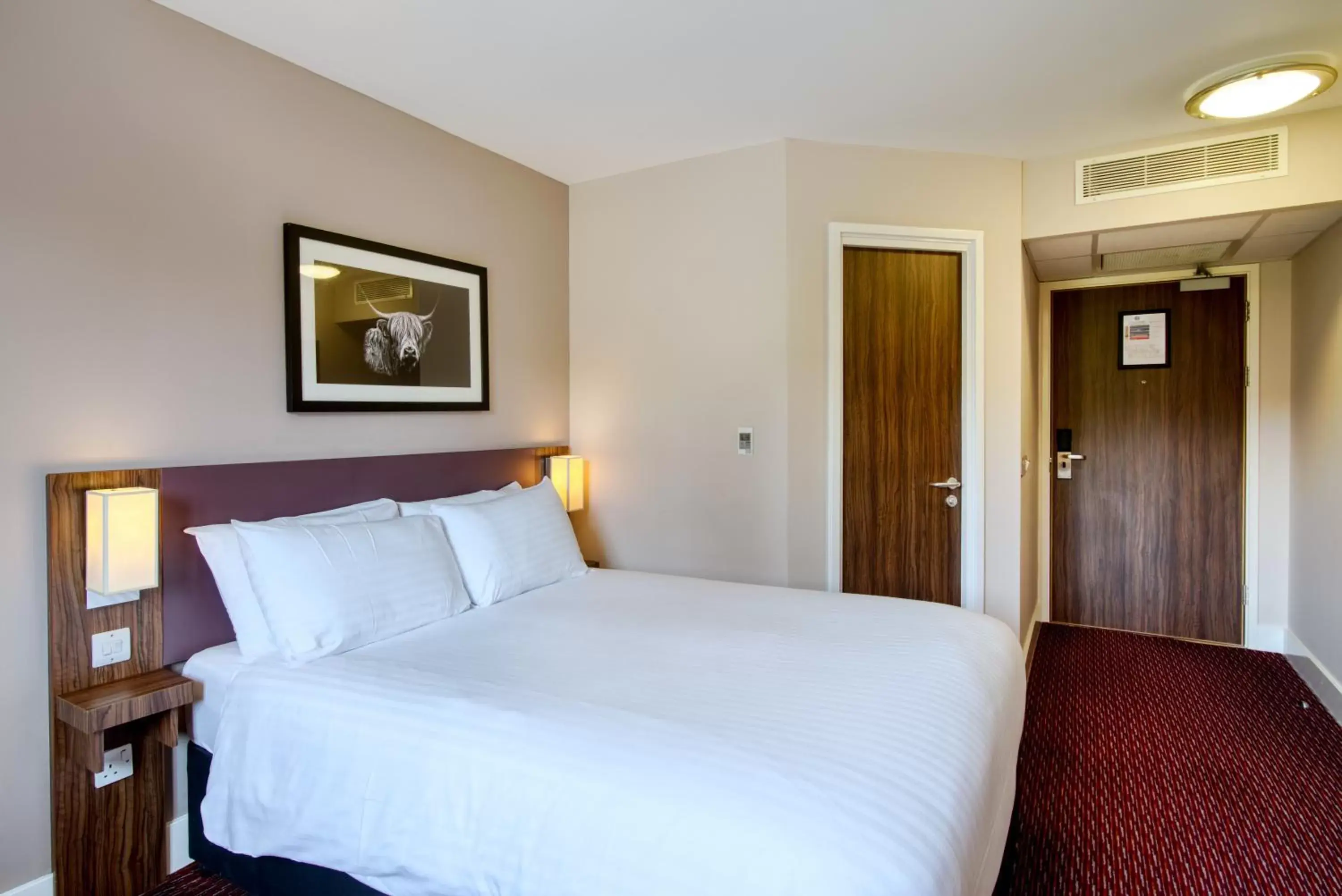 Bedroom, Bed in Queen of the Loch, Balloch by Marston's Inns