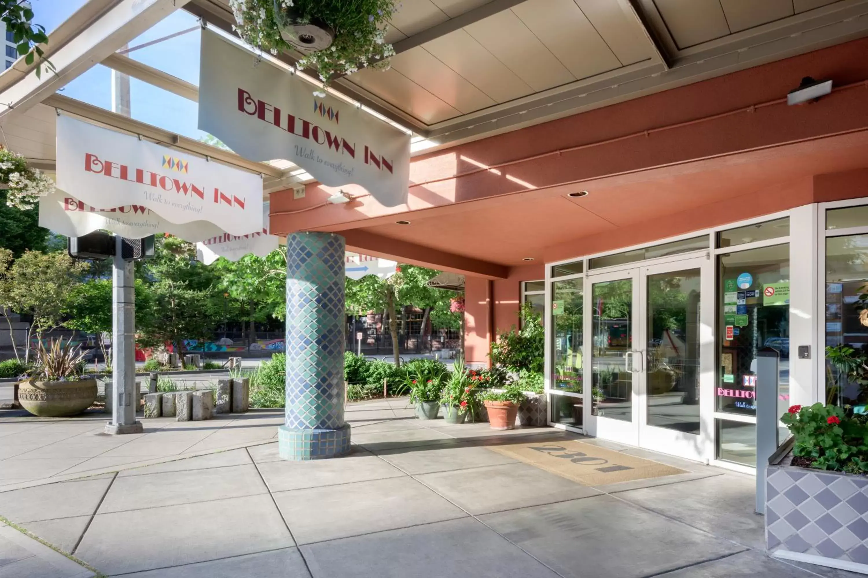 Facade/entrance in Belltown Inn Facade/entrance in Belltown Inn