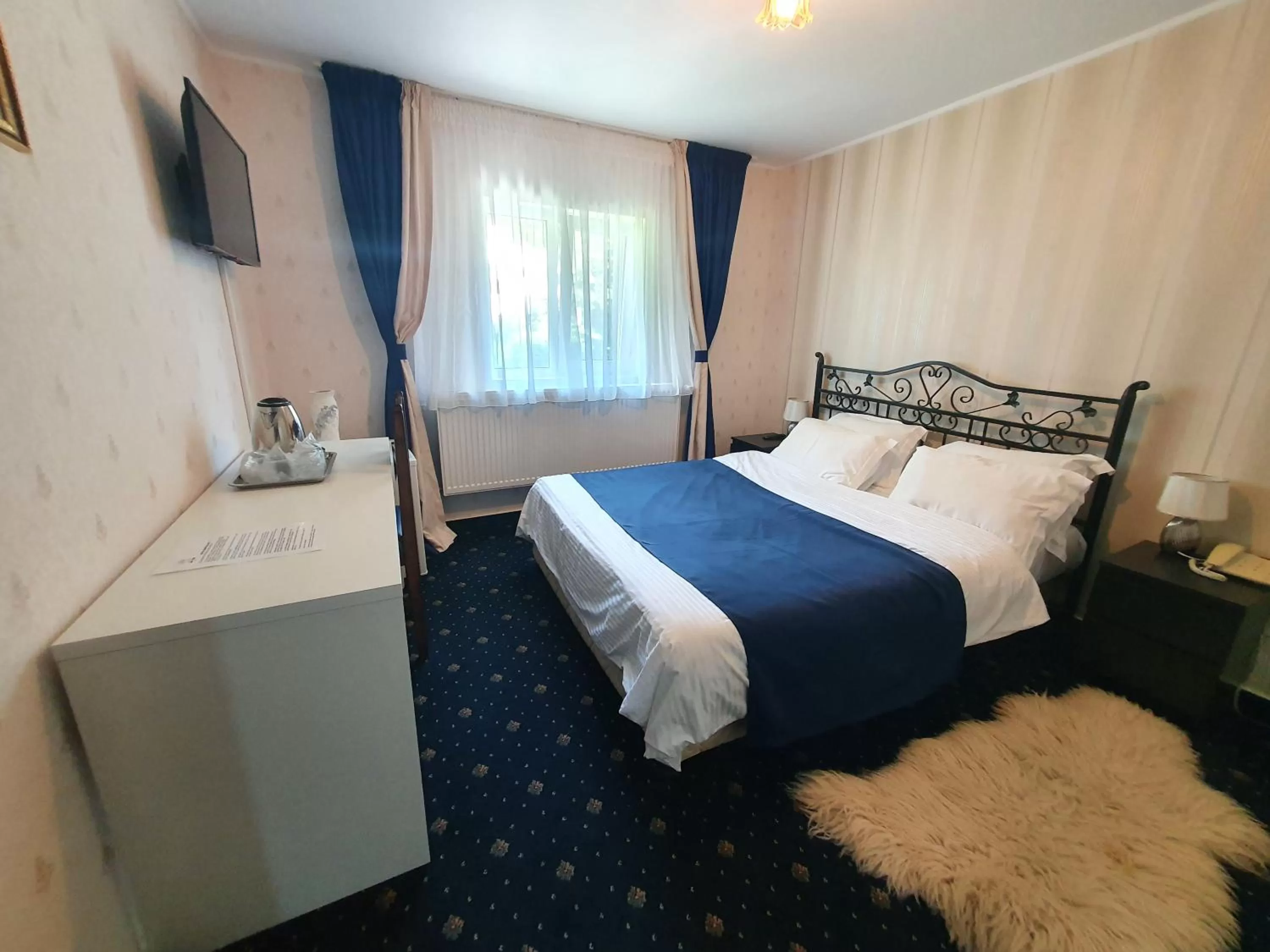 Photo of the whole room, Bed in Hotel Green Palace