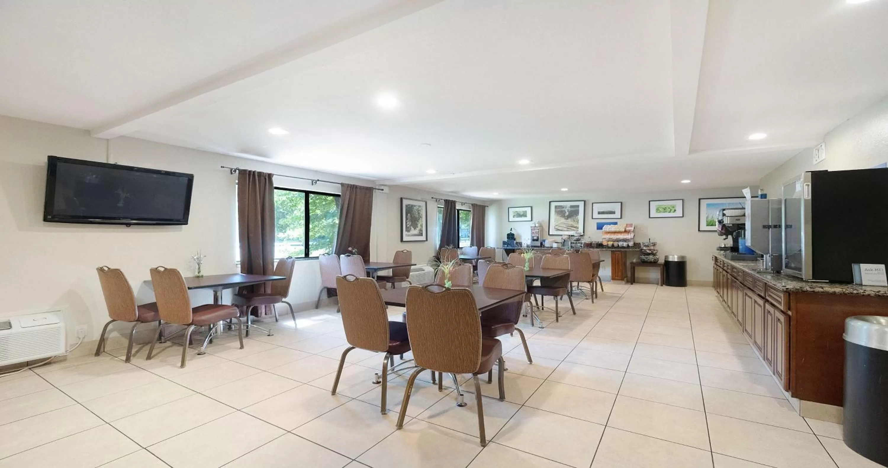 Breakfast in Best Western Amador Inn