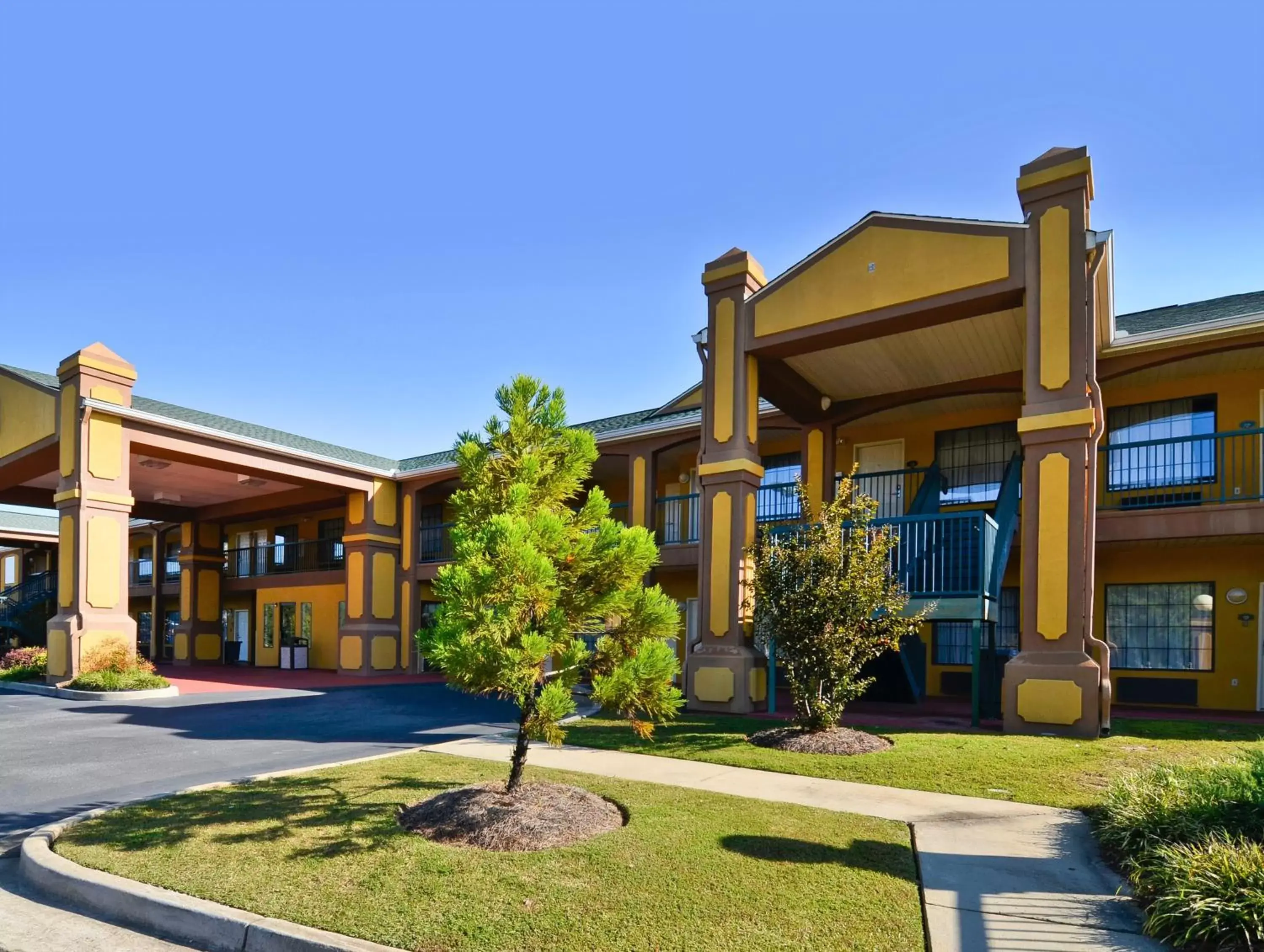 Property building in Peach State Inn & Suites Property building in Peach State Inn & Suites