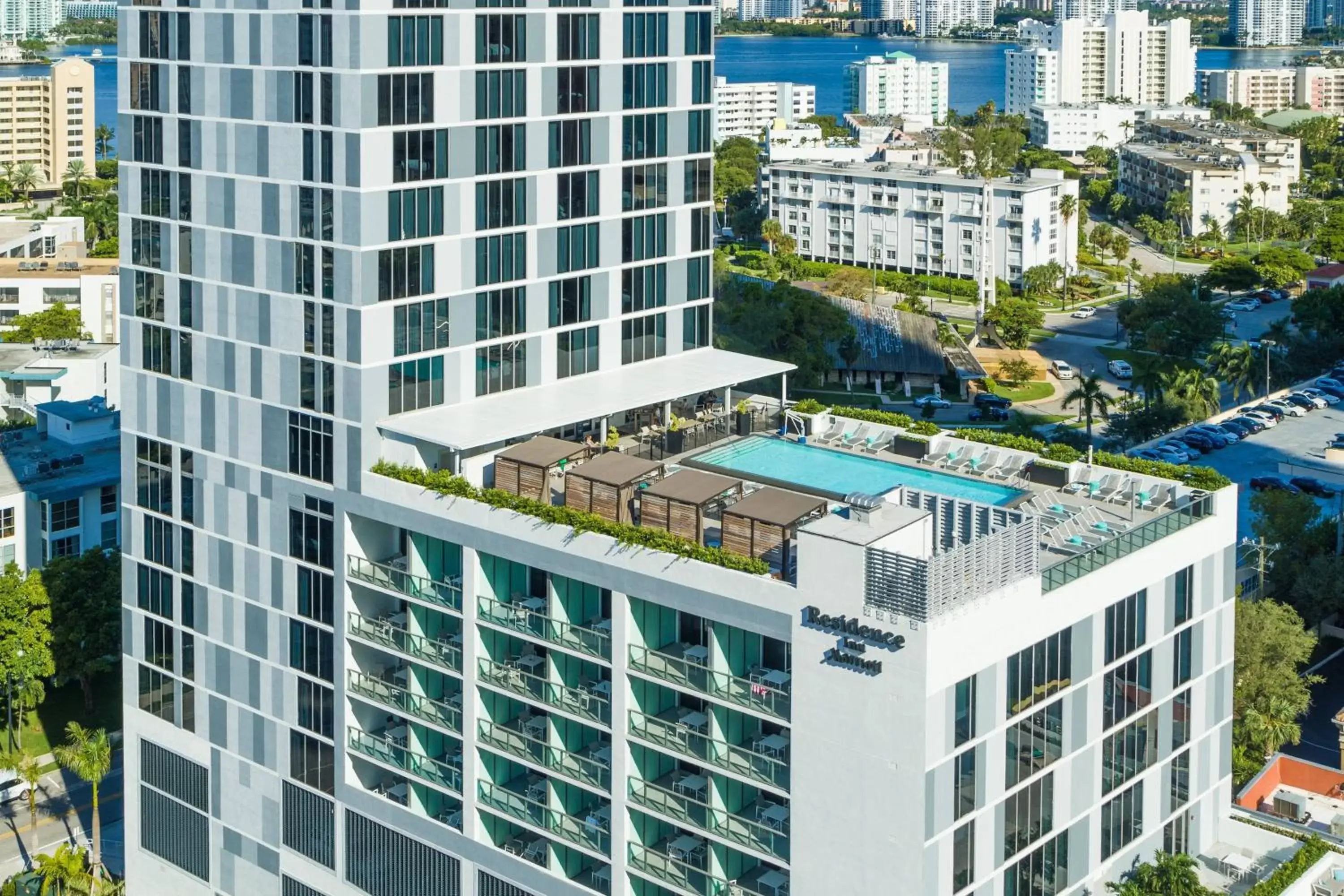 Swimming pool, Bird's-eye View in Residence Inn Miami Sunny Isles Beach
