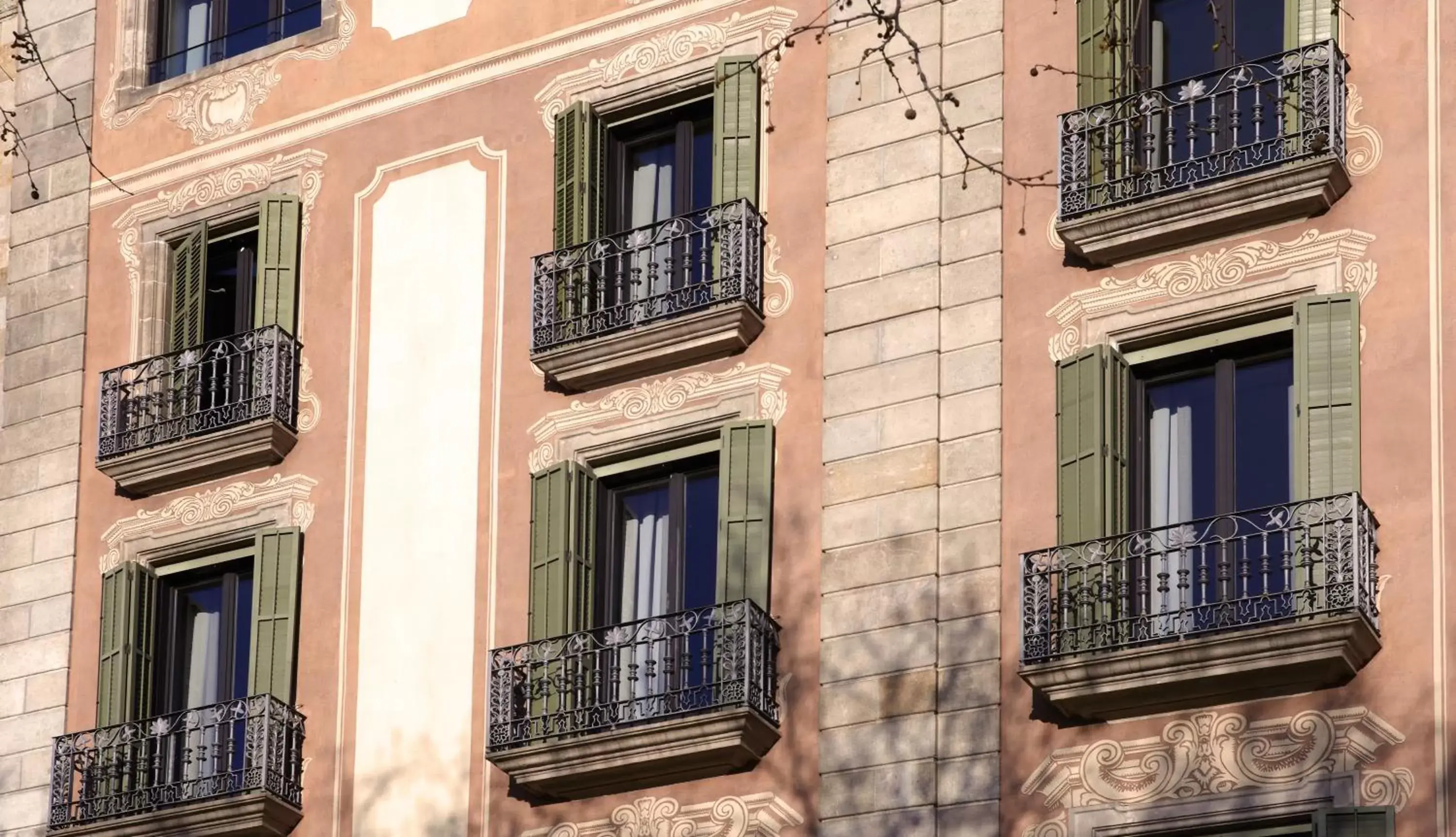 Facade/entrance, Property Building in Duquesa Suites Barcelona