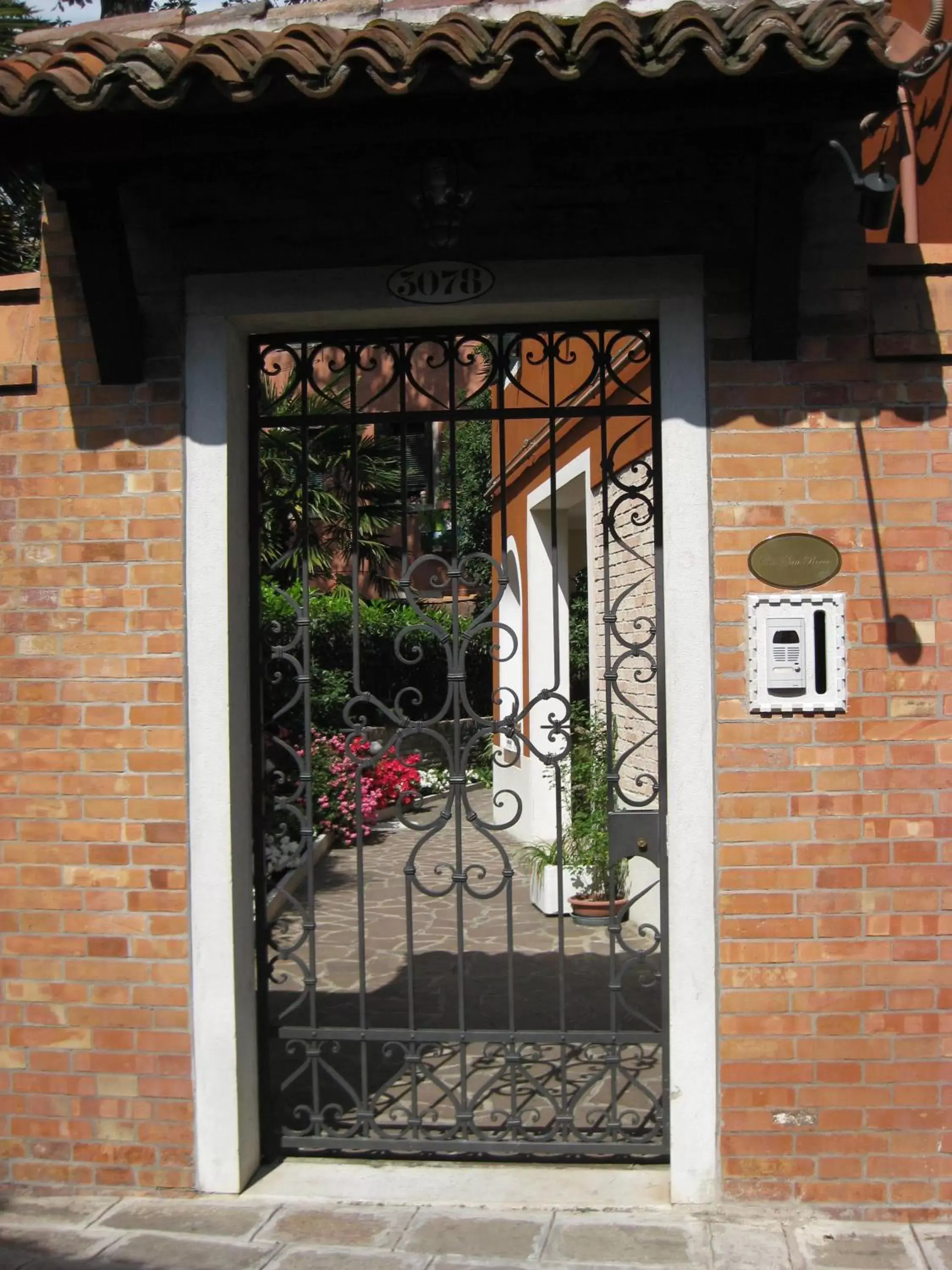 Facade/entrance in Ca' San Rocco