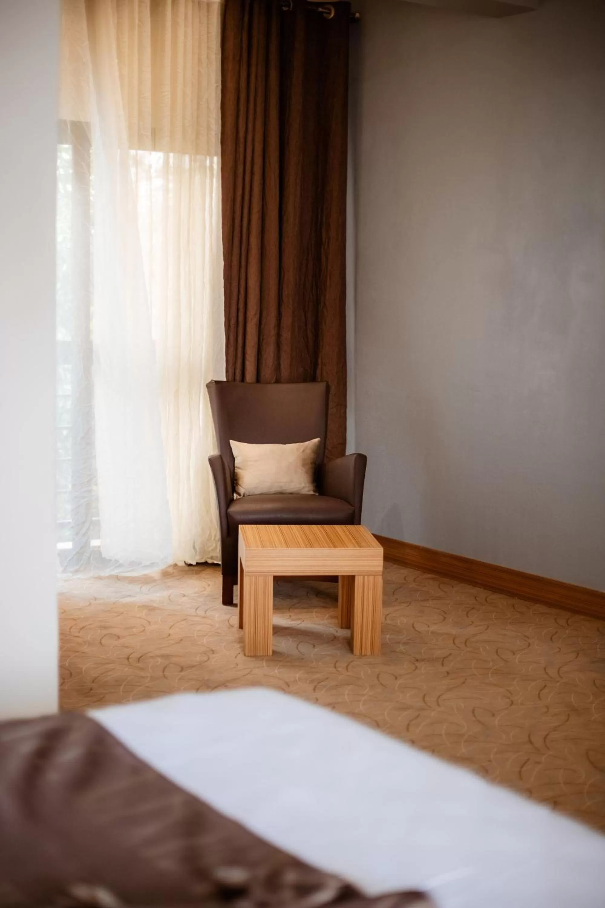 Communal lounge/ TV room, Bed in Ndaru Luxury Suites