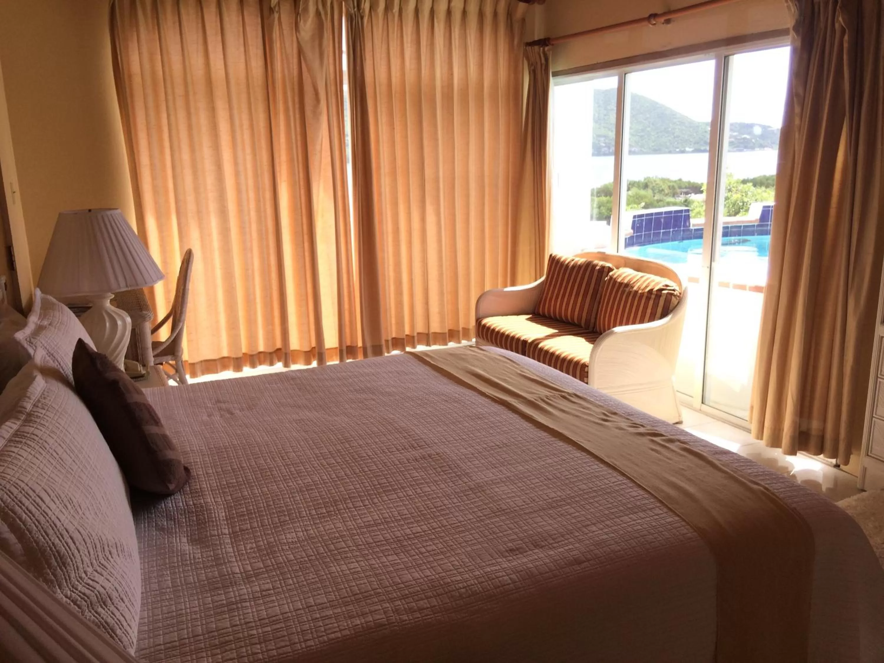 Bedroom, Bed in Fort Burt Hotel