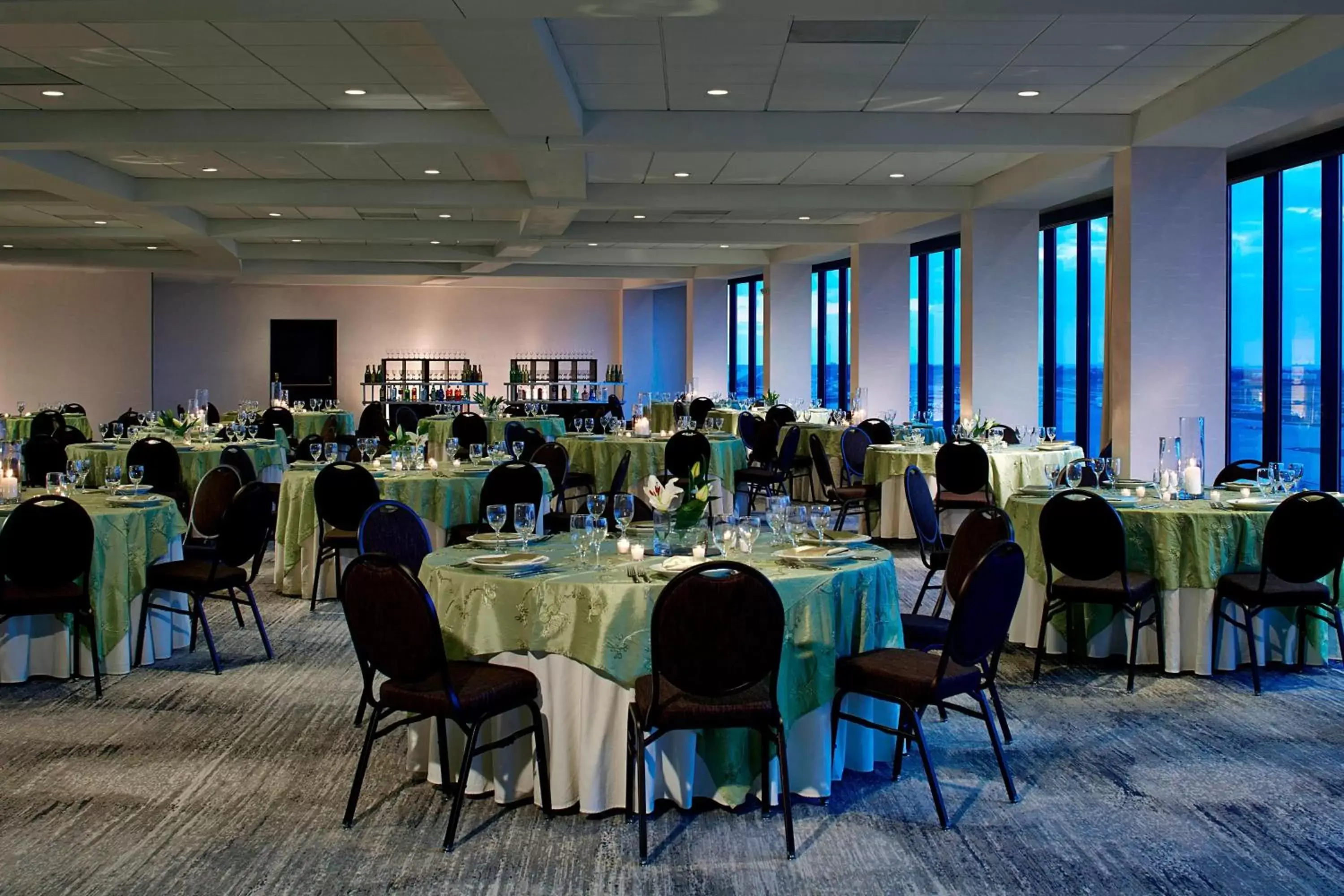 Meeting/conference room, Restaurant/Places to Eat in Renaissance St. Louis Airport Hotel