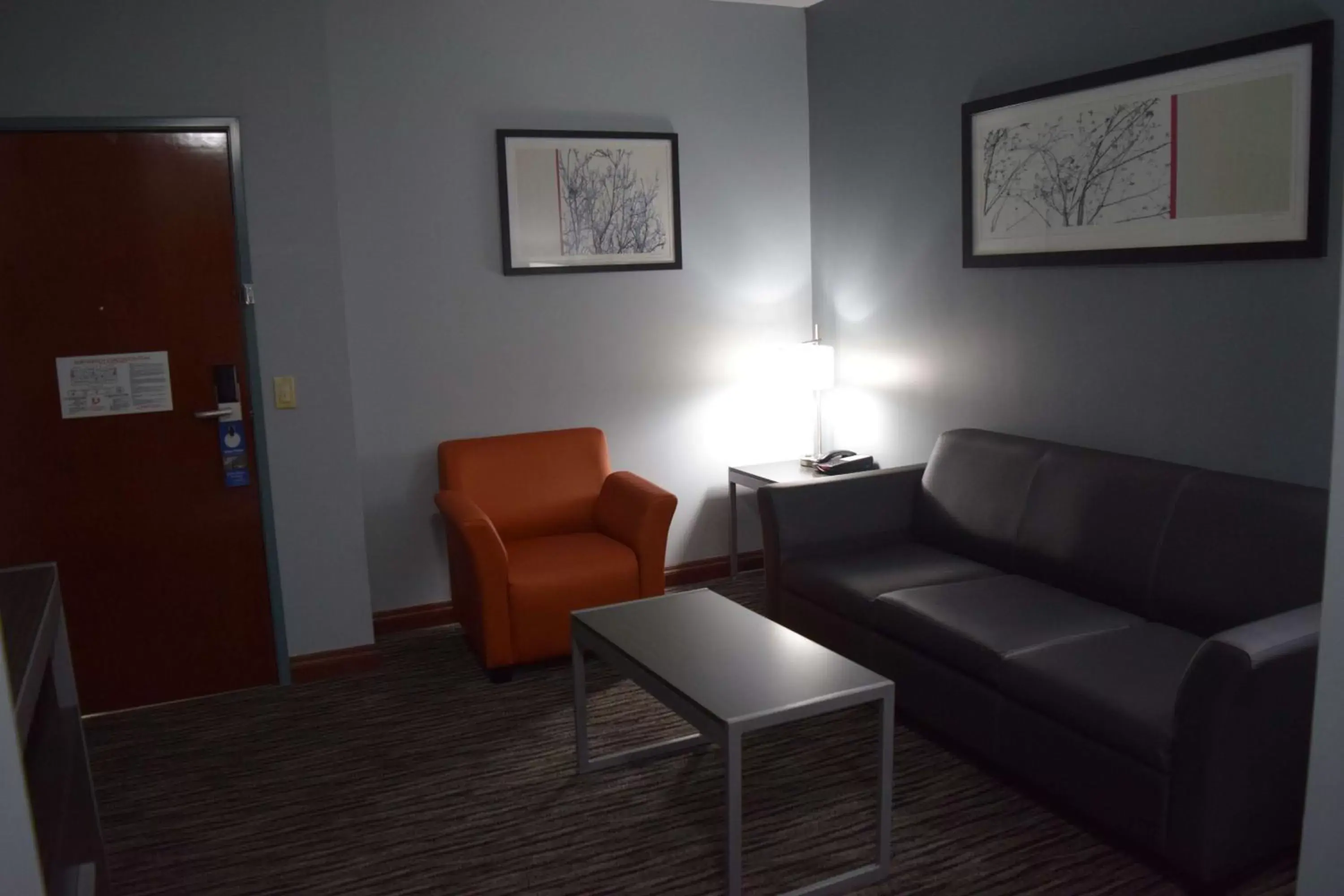 Photo of the whole room, Seating Area in Best Western Elkhart Inn & Suites