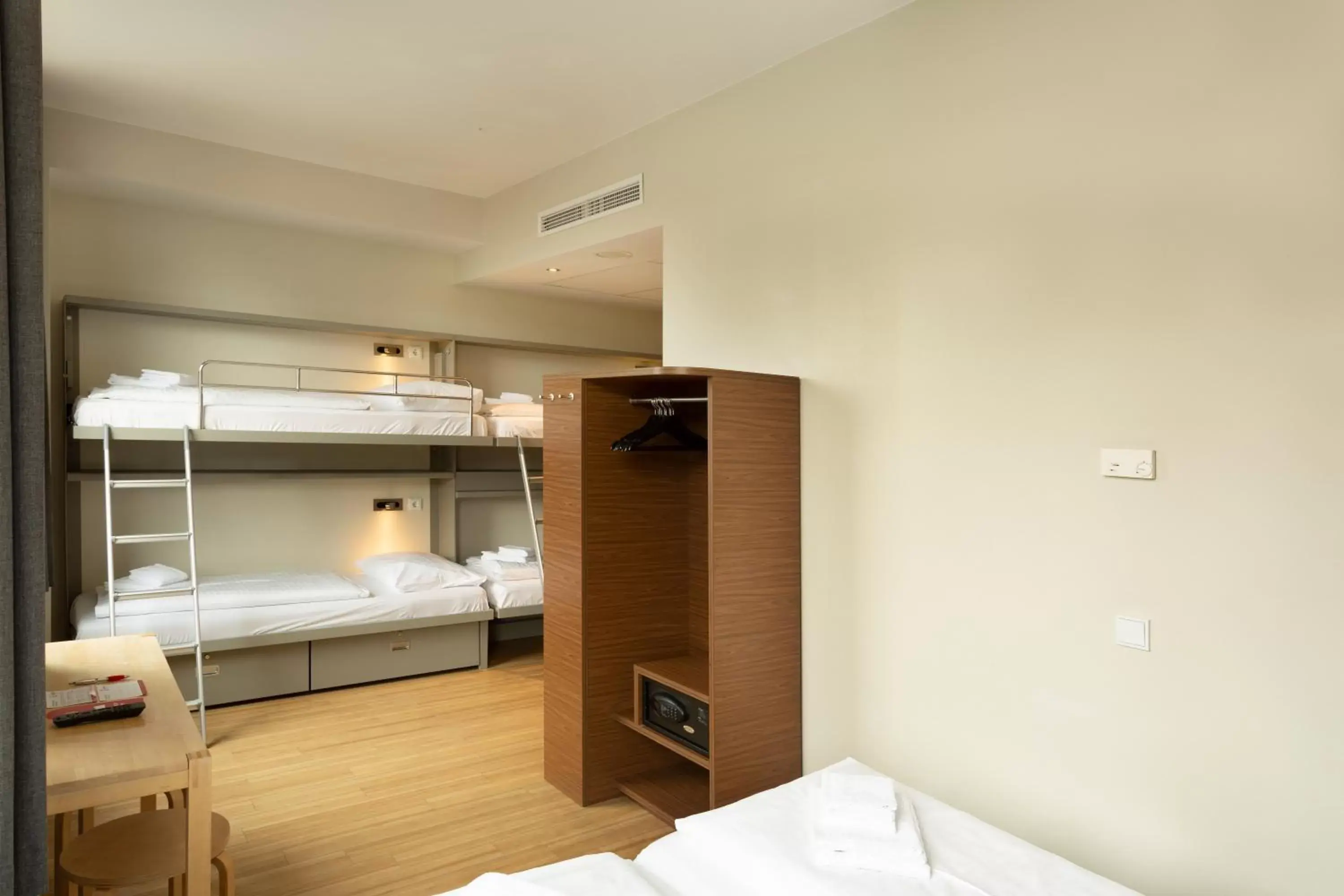 Bed, Bunk Bed in aletto Hotel Kudamm
