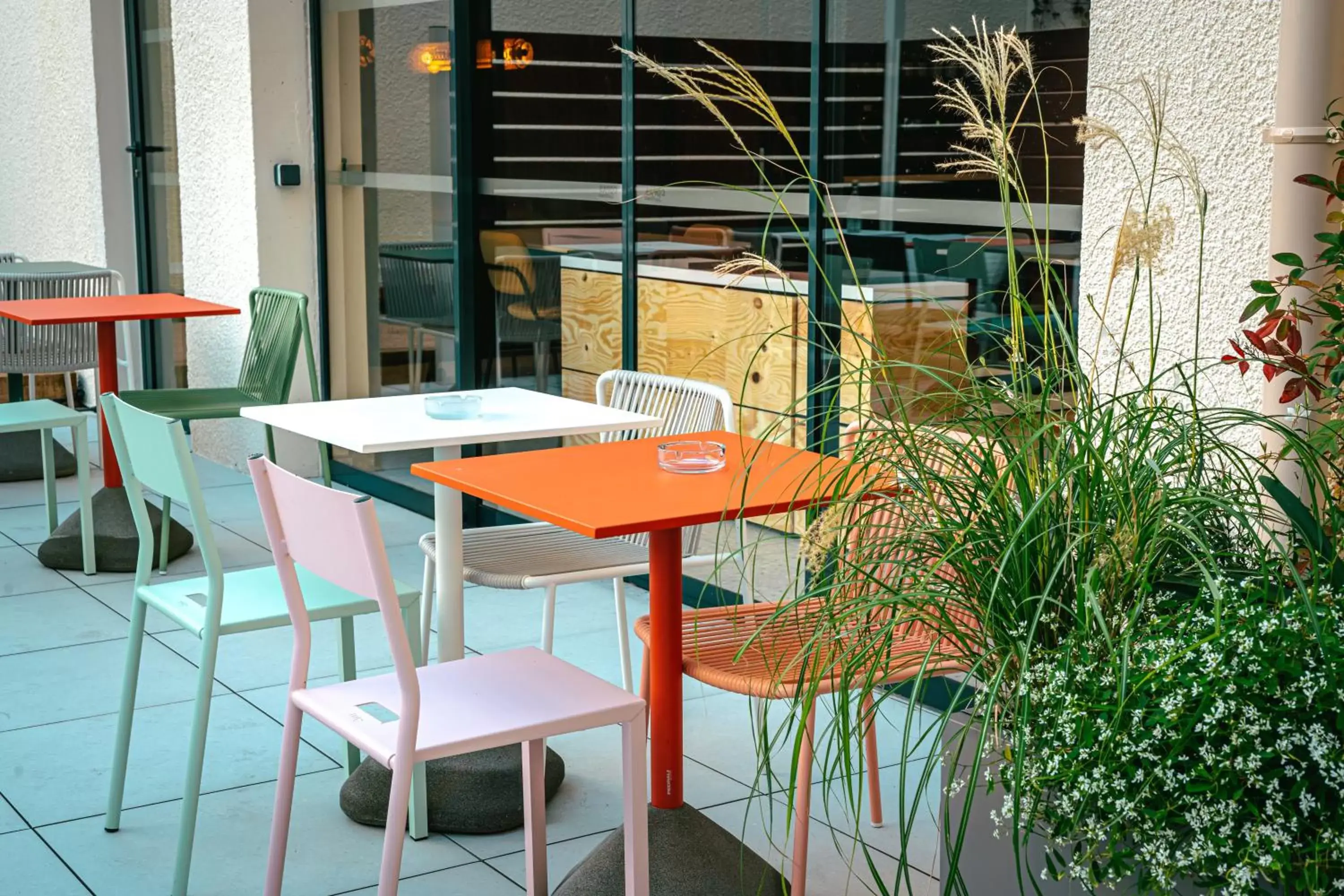 Patio in Kyriad Marseille Palais Des Congrès – Vélodrome