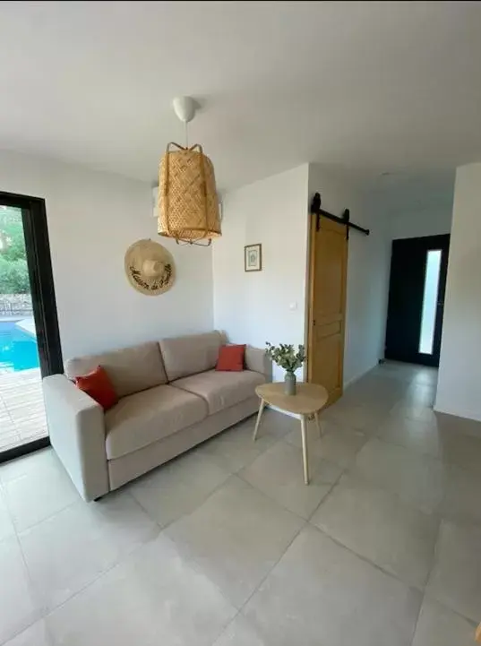 Living room, Seating Area in le pool house