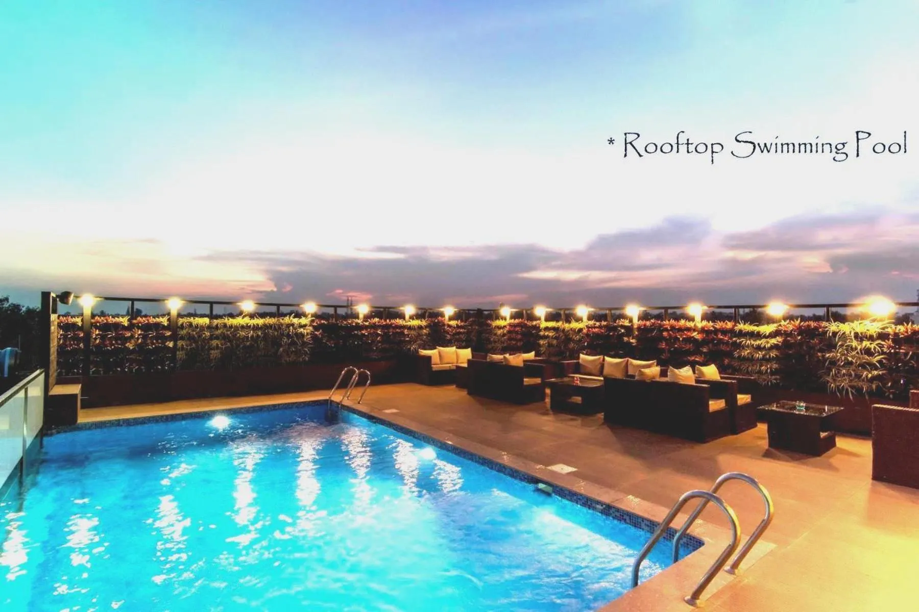 Swimming pool in Roopa Elite