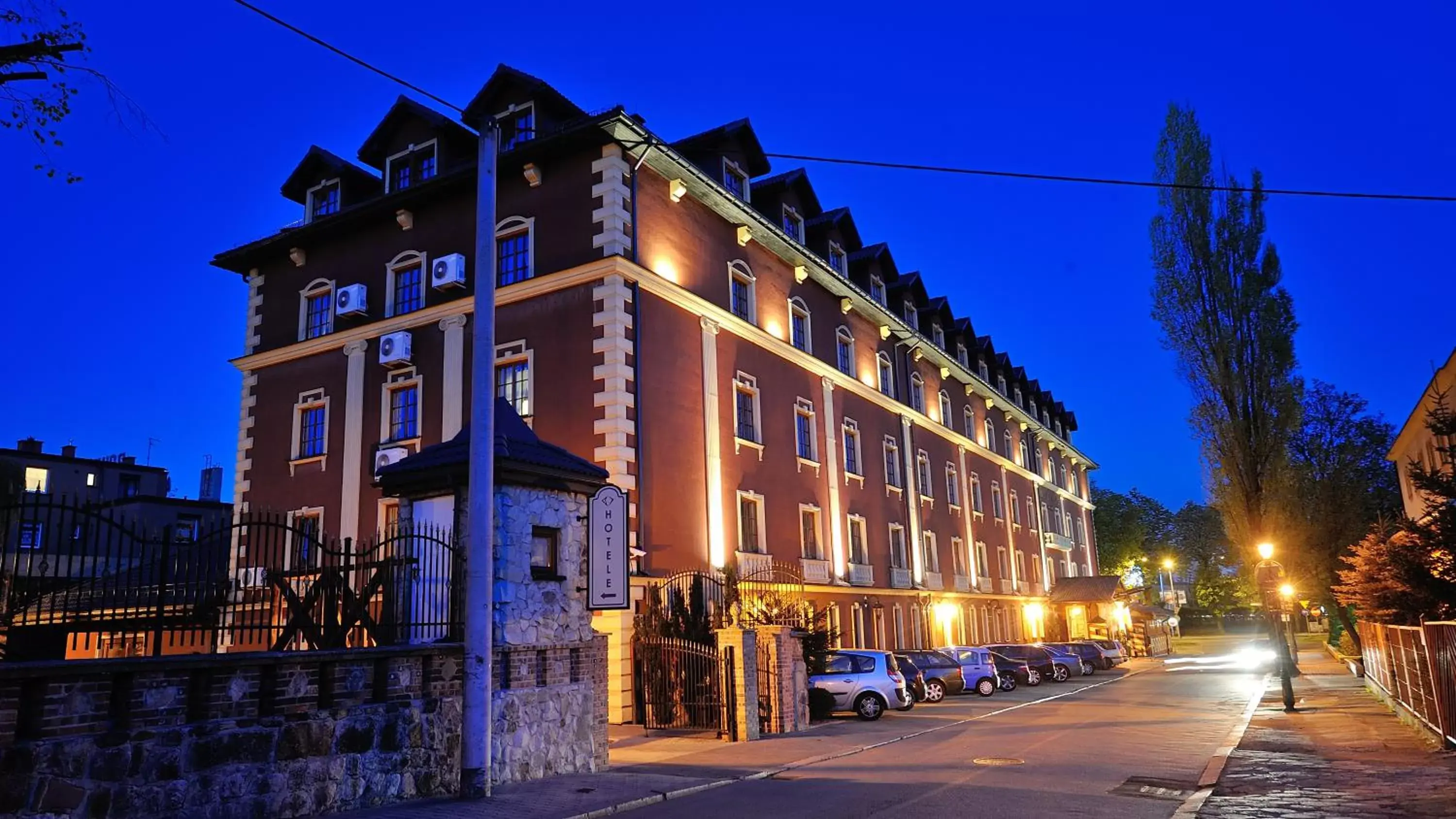 Facade/entrance, Property Building in Hotel Diament Arsenal Palace Katowice - Chorzów