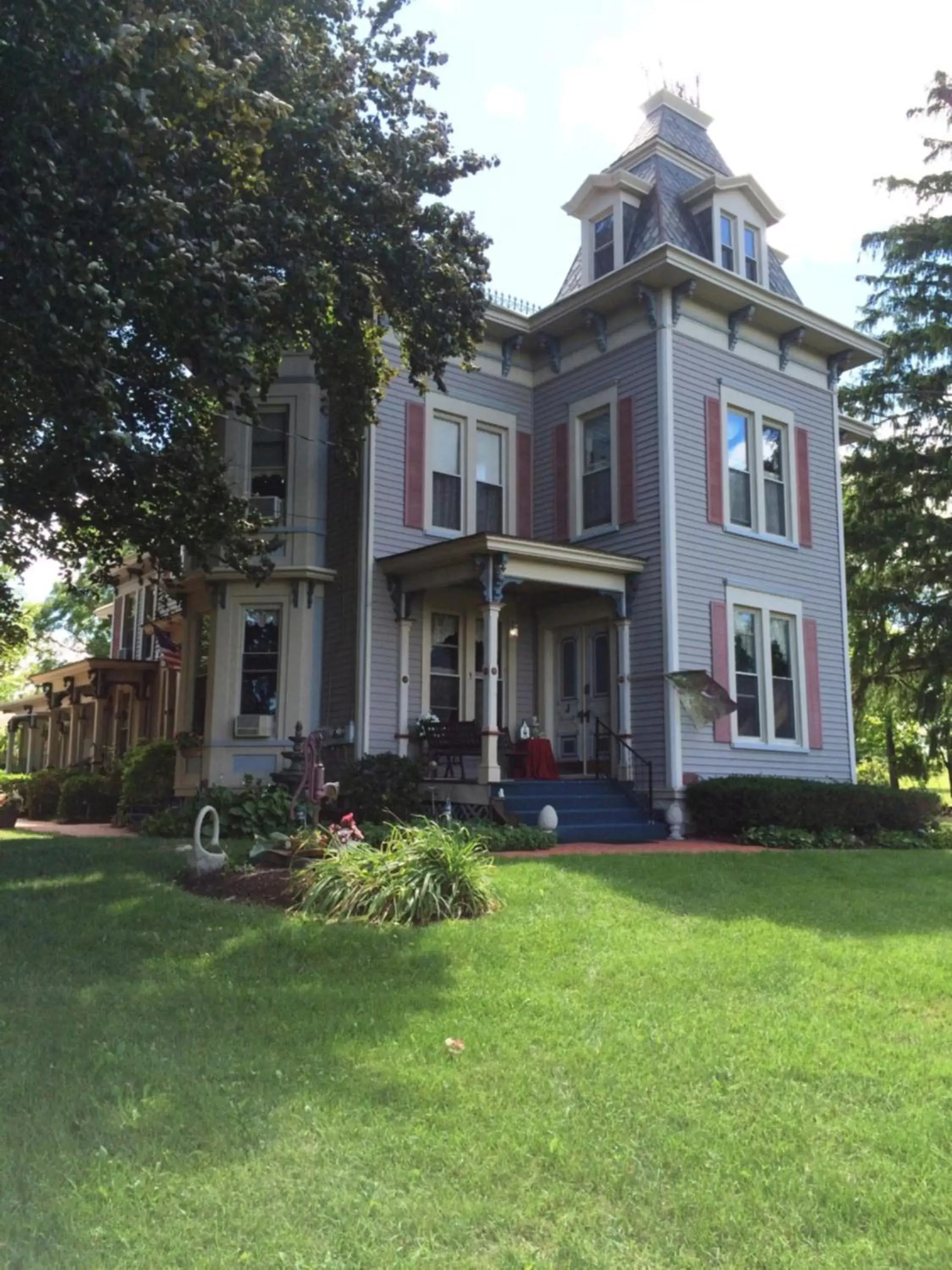 Facade/entrance, Property Building in Sutherland House Victorian Bed and Breakfast