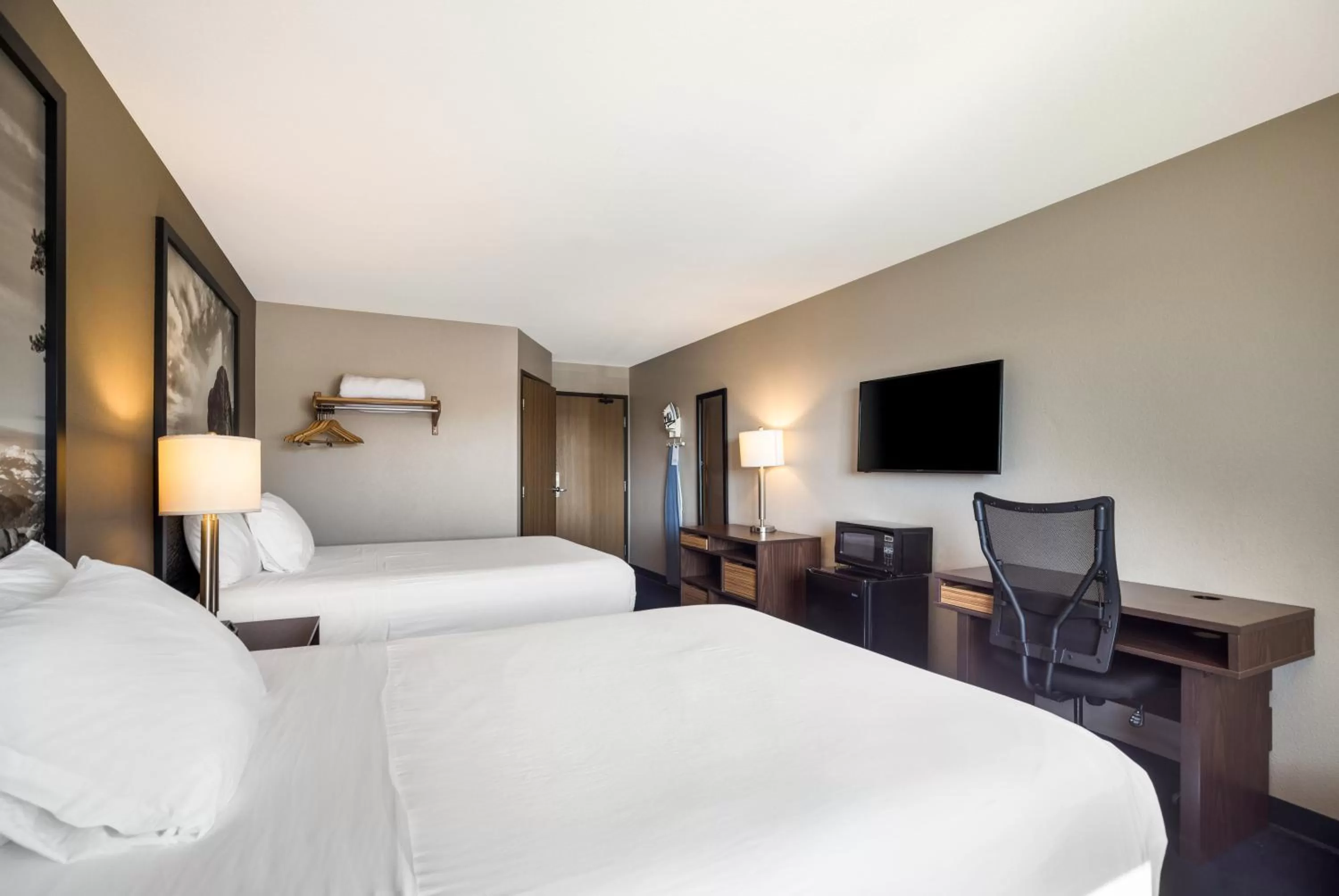 Bed in Americas Best Value Inn Sparks