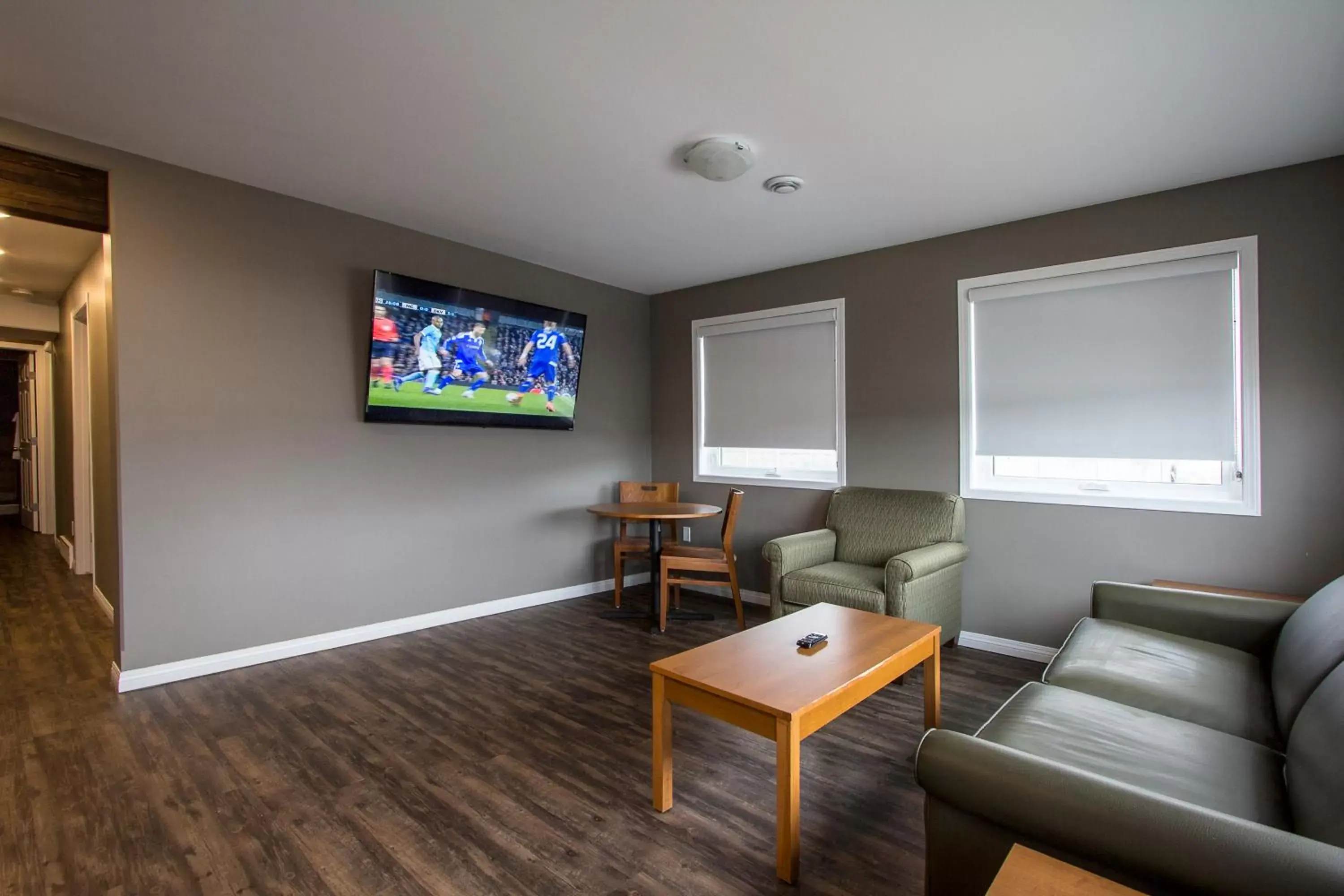 Living room, Seating Area in Howey Bay Motel