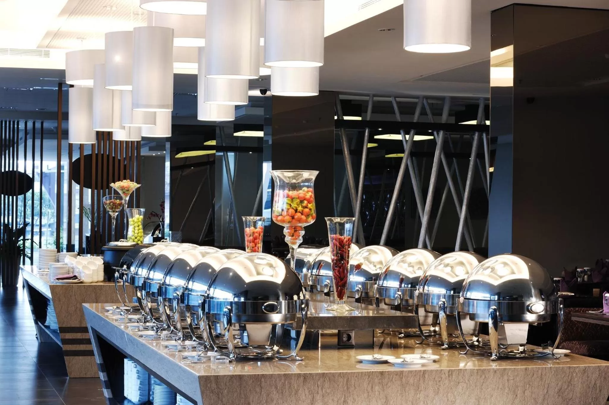 Restaurant/places to eat in Holiday Inn Bandung Pasteur by IHG