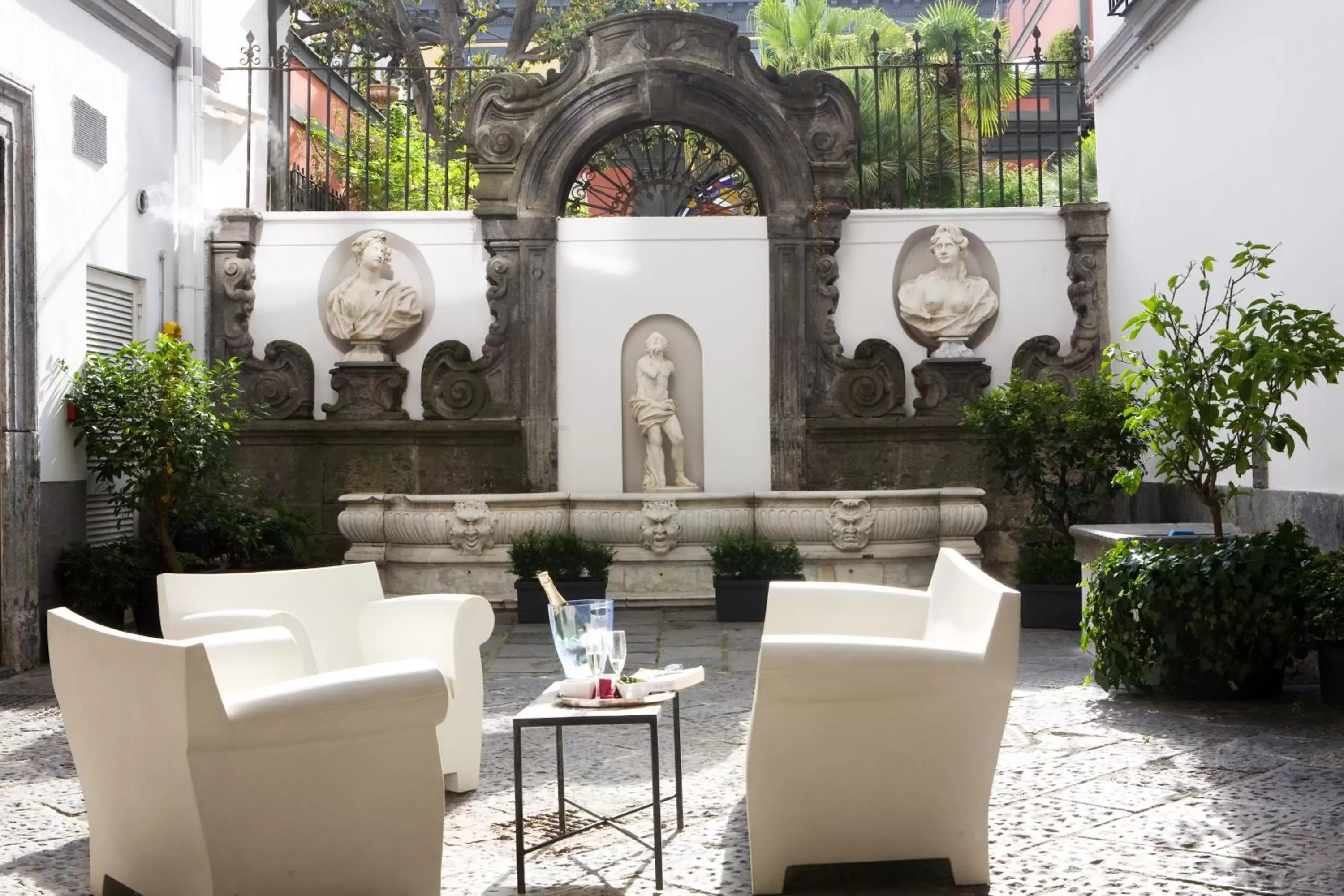 Facade/entrance, Lobby/Reception in Hotel Piazza Bellini & Apartments