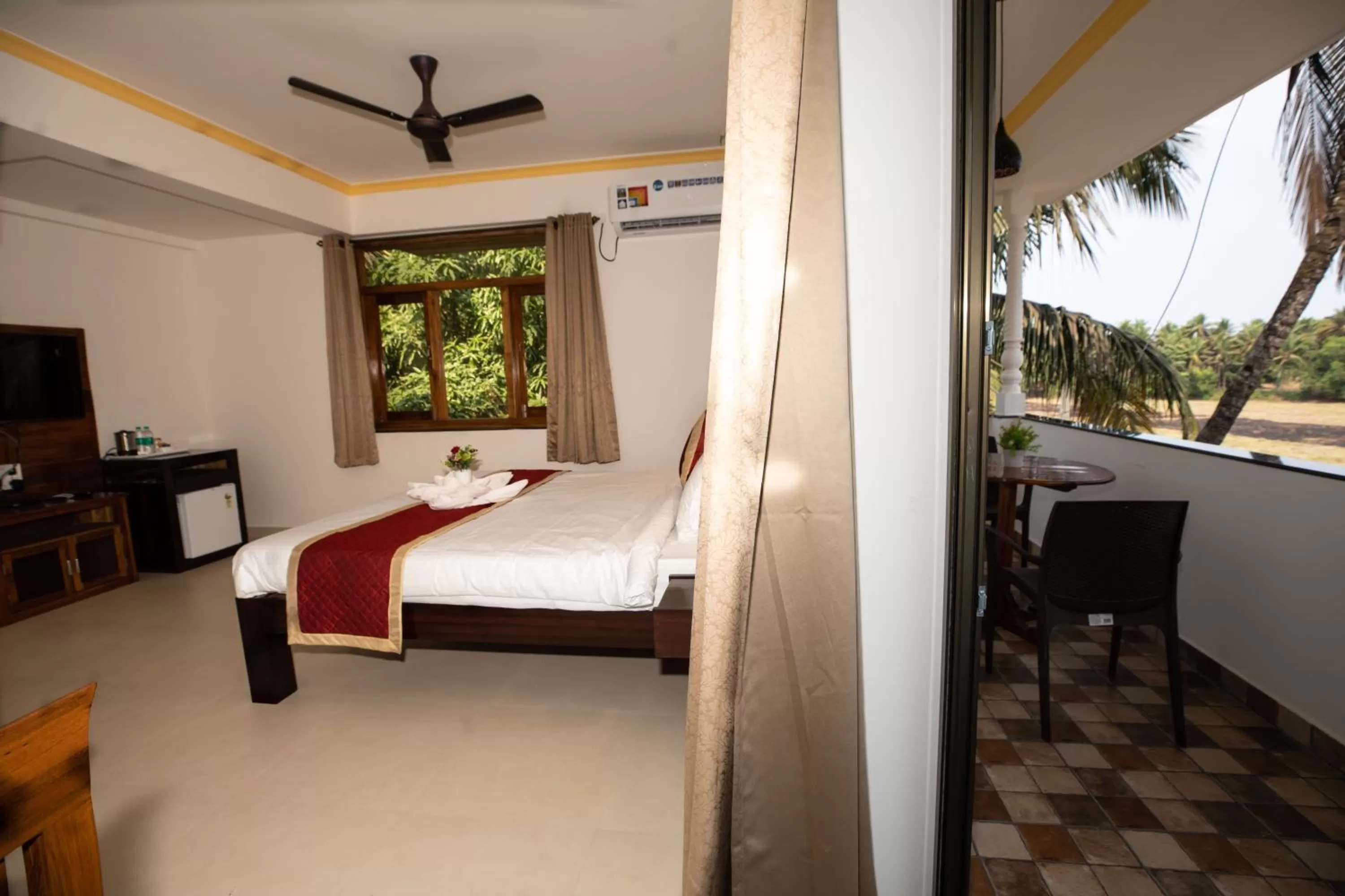 Bed in The Woodside Inn