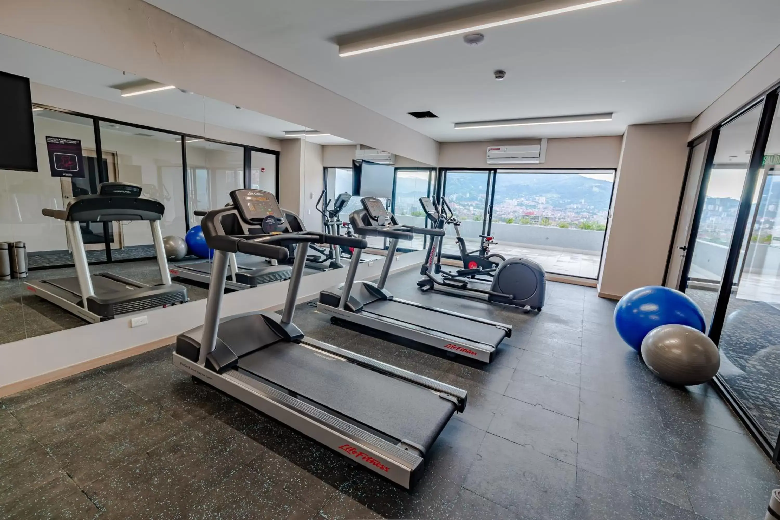 Fitness centre/facilities, Fitness Center/Facilities in Hotel York Luxury Suites Medellin by Preferred