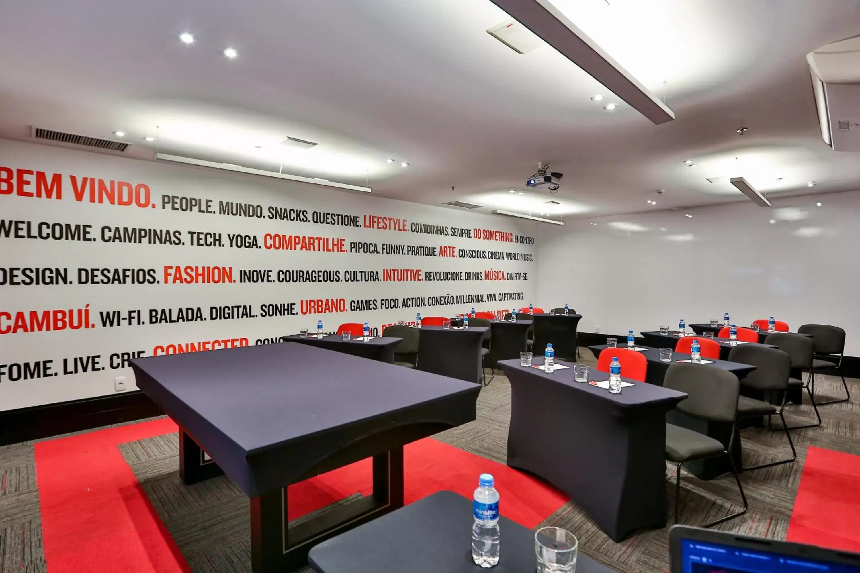 Meeting/conference room in Radisson RED Campinas