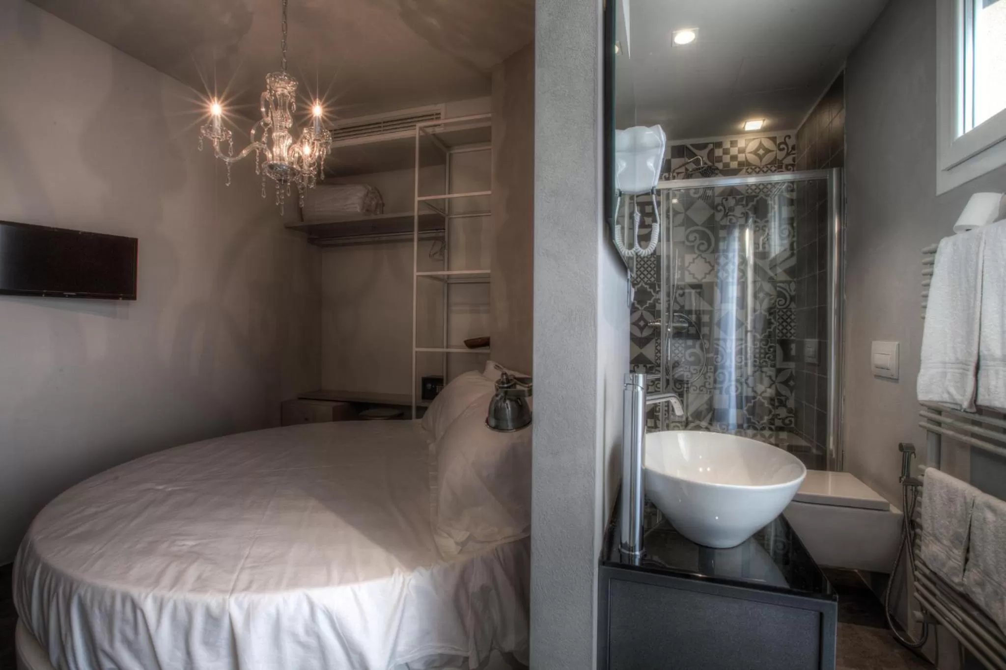 Shower, Bed in Bell Suite Hotel