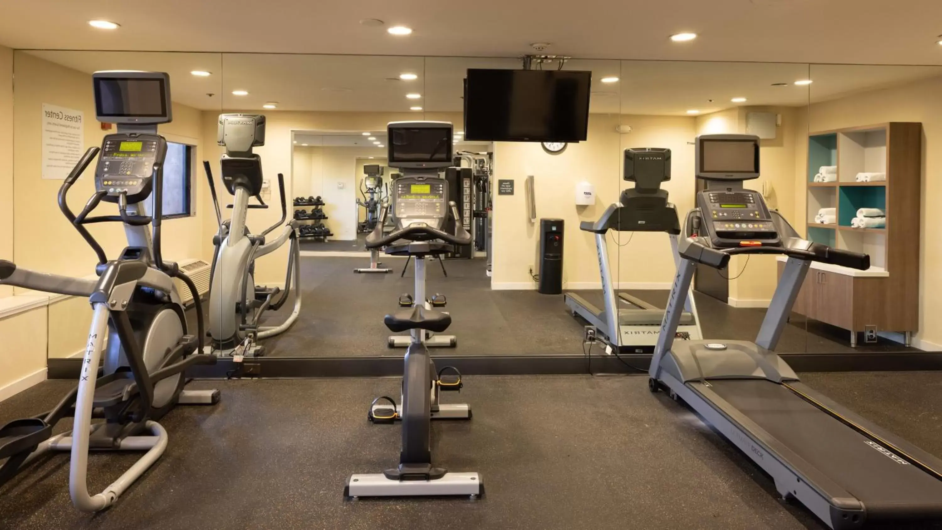 Spa and wellness centre/facilities, Fitness Center/Facilities in Holiday Inn Santa Ana-Orange County Airport, an IHG Hotel