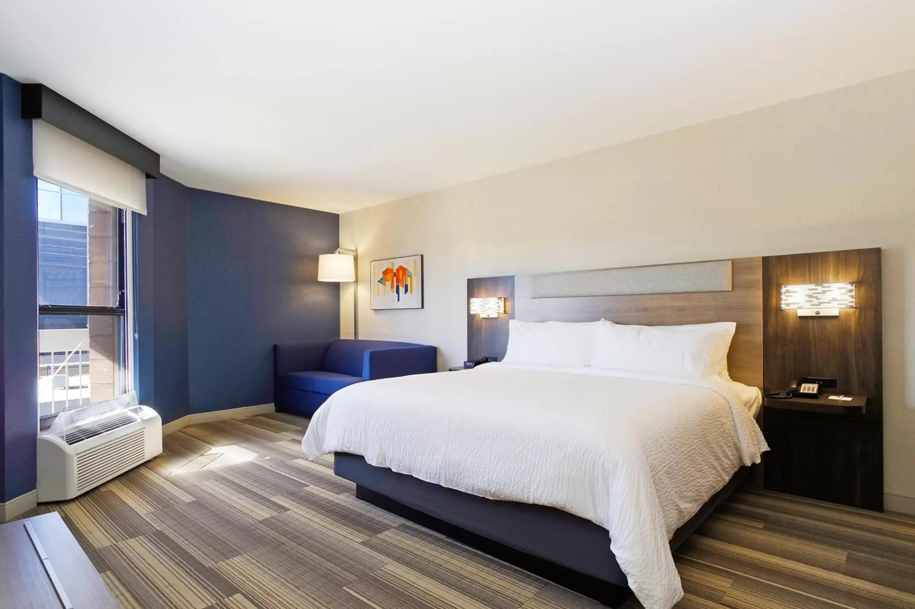 Bedroom, Bed in Holiday Inn Express & Suites Phoenix - Tempe by IHG Bedroom, Bed in Holiday Inn Express & Suites Phoenix - Tempe by IHG