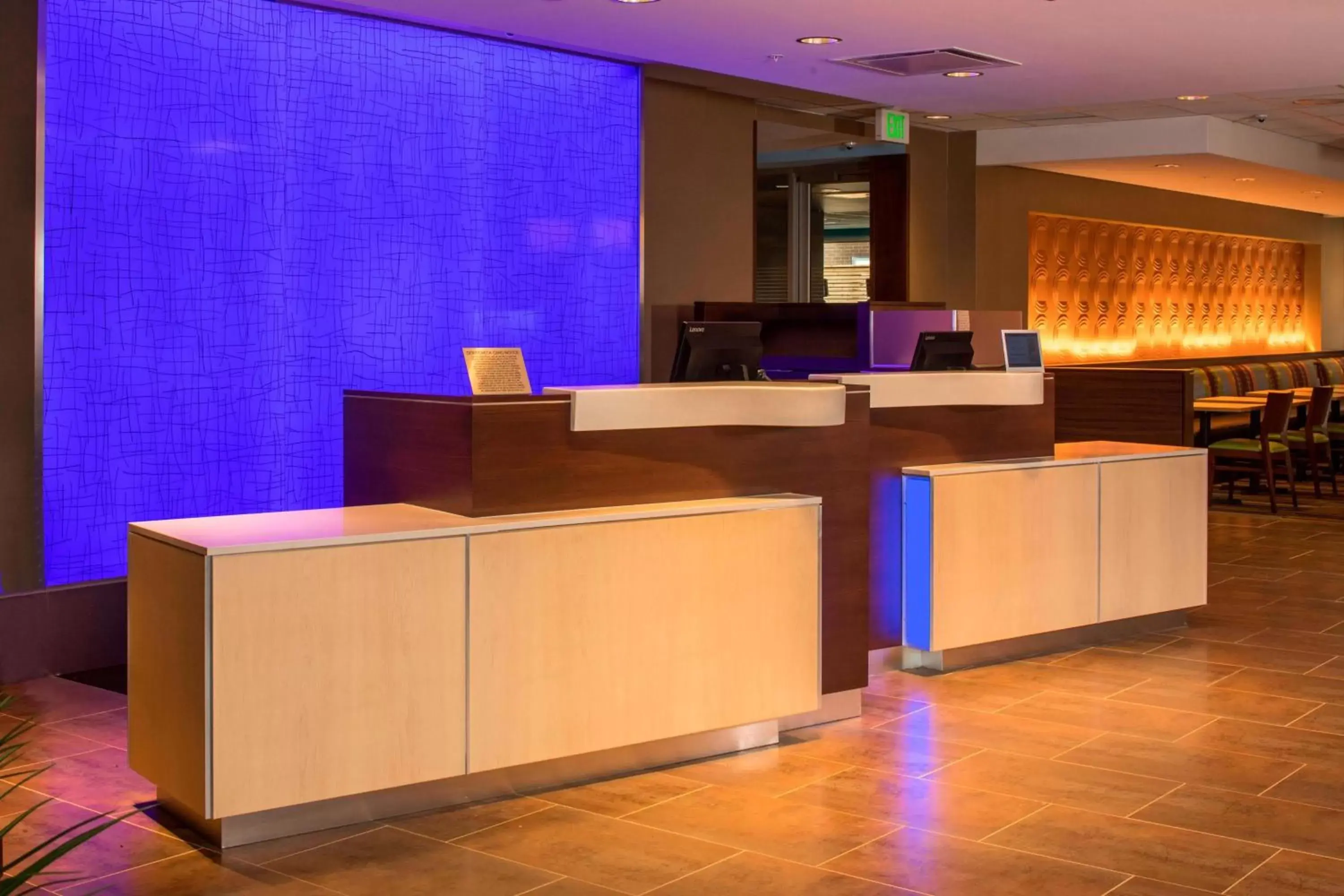 Lobby or reception, Kitchen/Kitchenette in Fairfield Inn & Suites by Marriott Pittsburgh North/McCandless Crossing