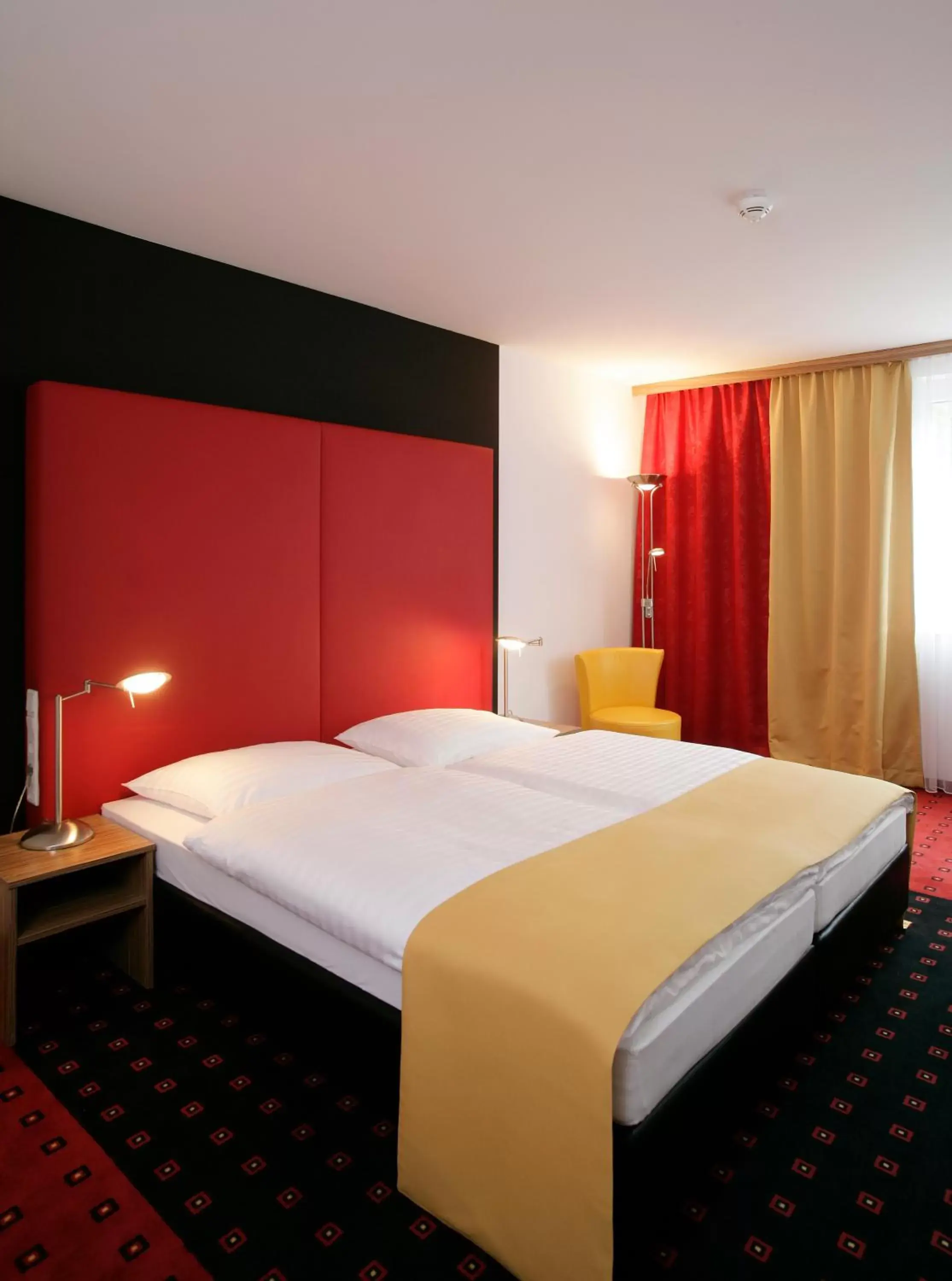 Bed in Senator Hotel Vienna