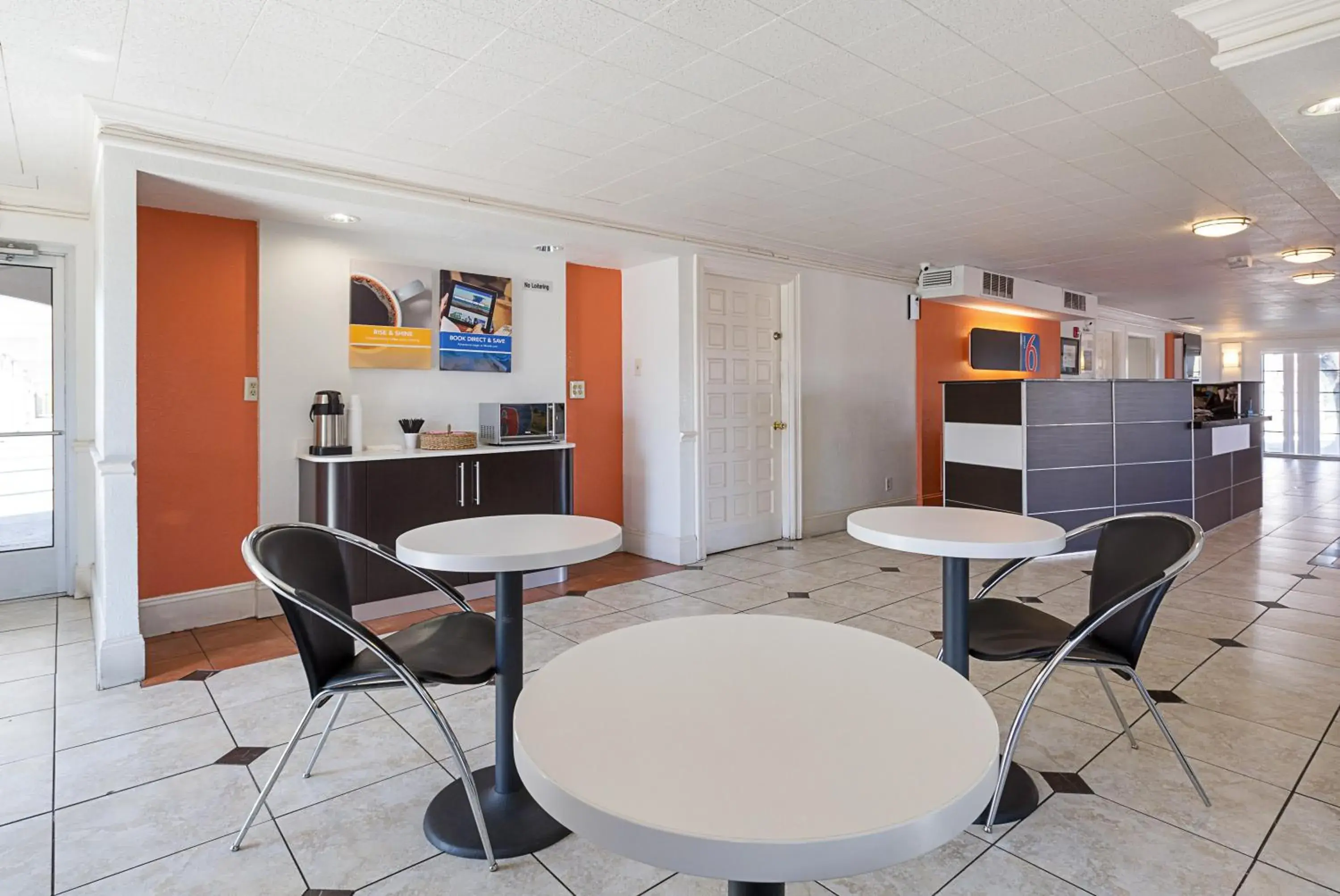 Lobby or reception, Dining Area in Motel 6-Dallas, TX - Market Center