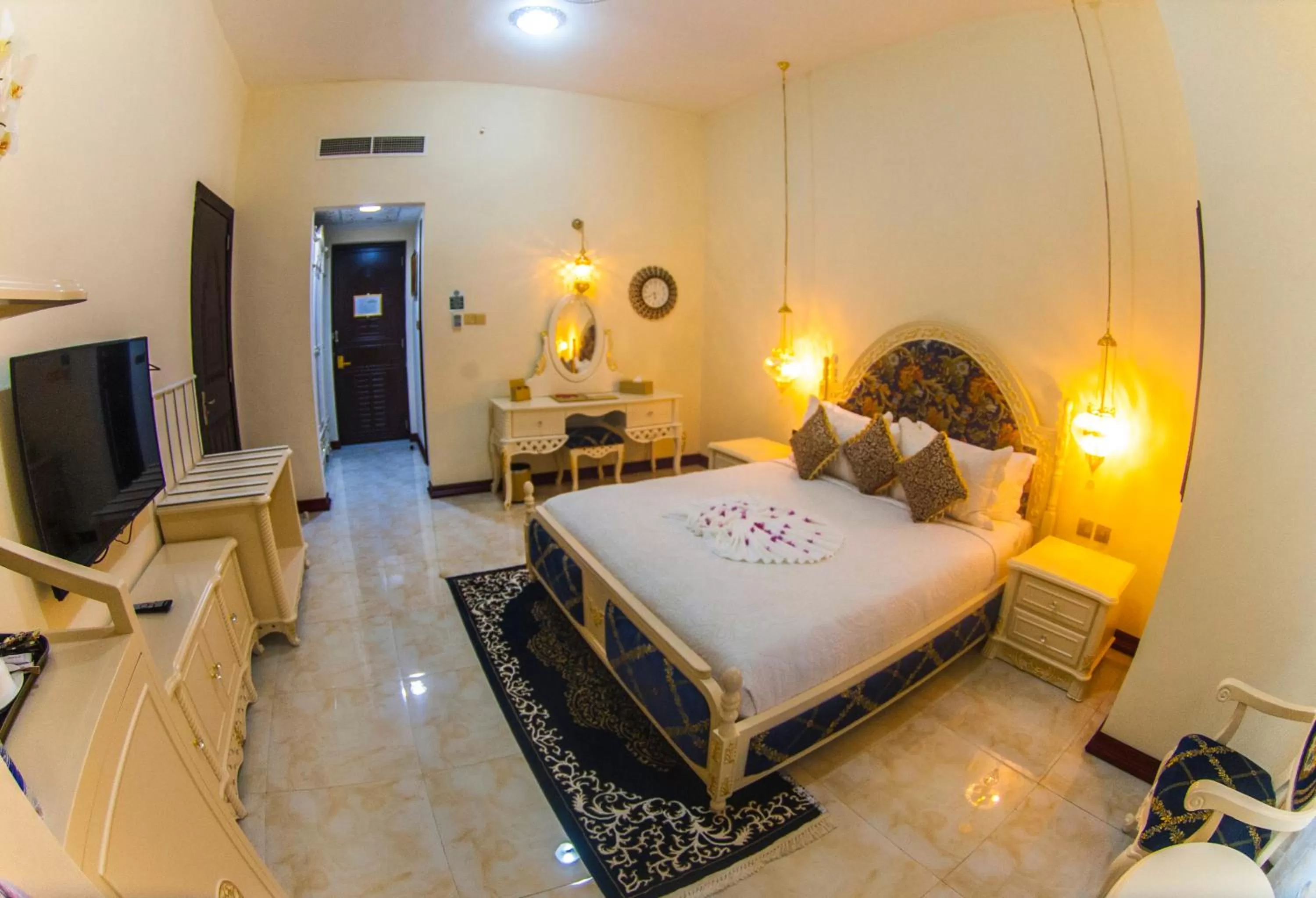 Photo of the whole room, Bed in Madinat Al Bahr Business & Spa Hotel