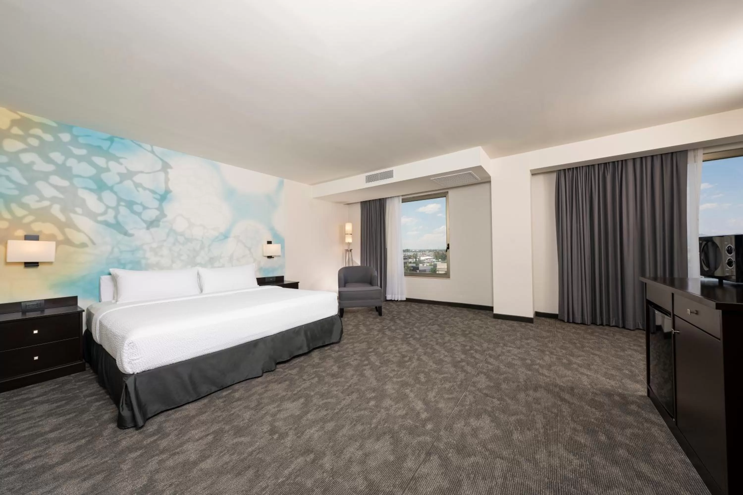 Photo of the whole room, Bed in Courtyard by Marriott San Luis Potosi