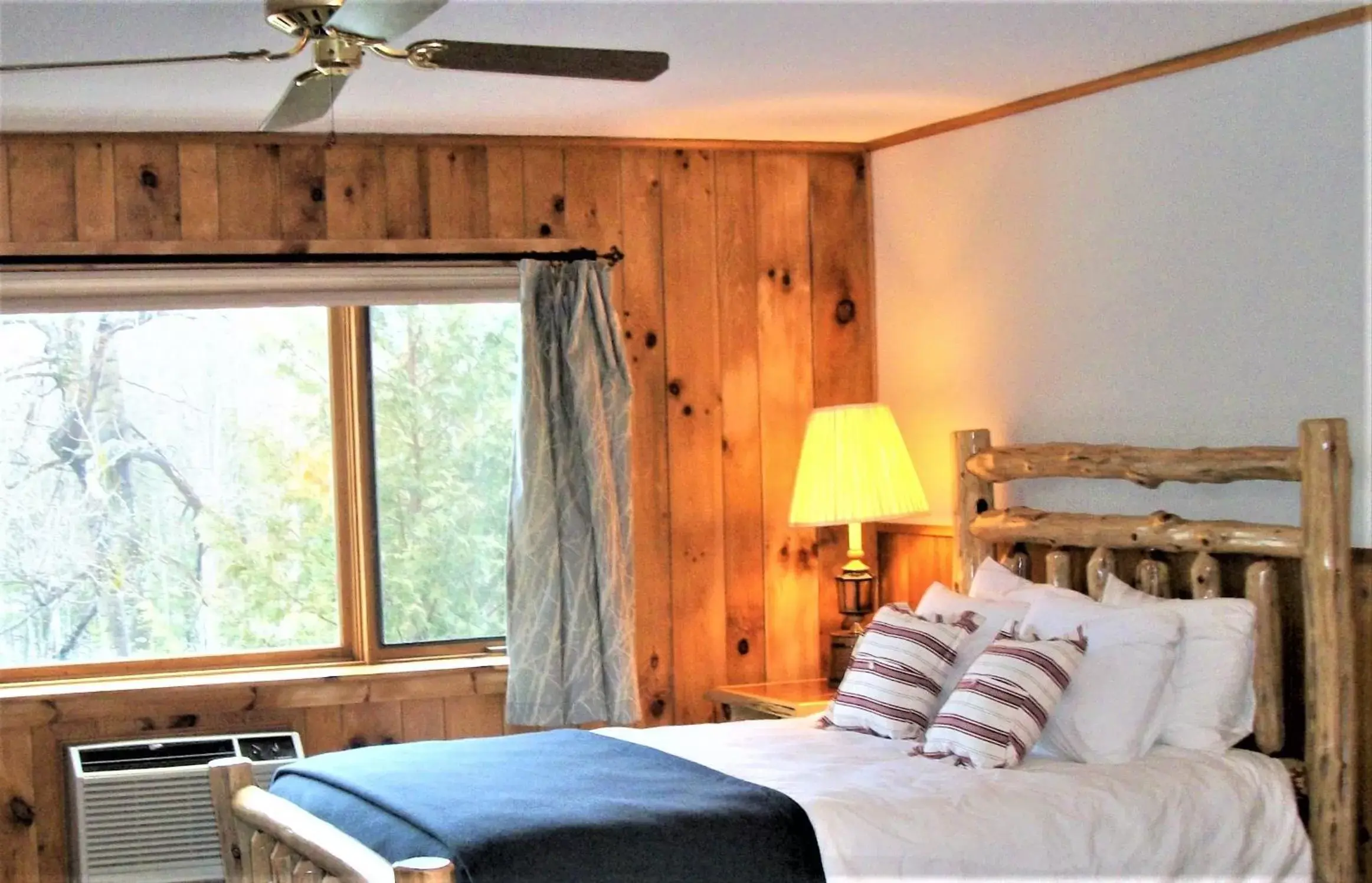 Deluxe Family Suite in Garnet Hill Lodge Deluxe Family Suite in Garnet Hill Lodge