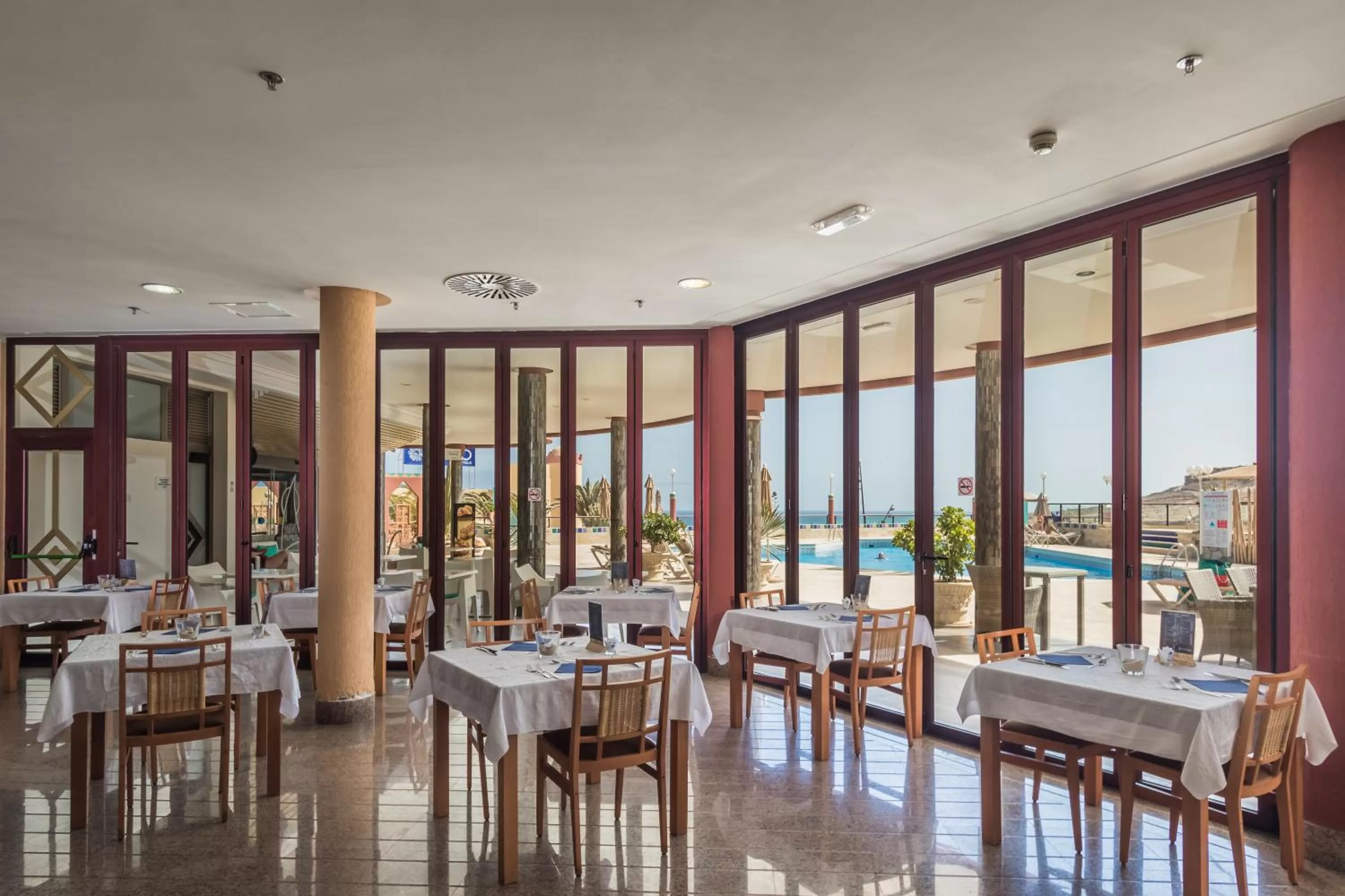 Restaurant/places to eat in Hotel Esmeralda Maris by LIVVO