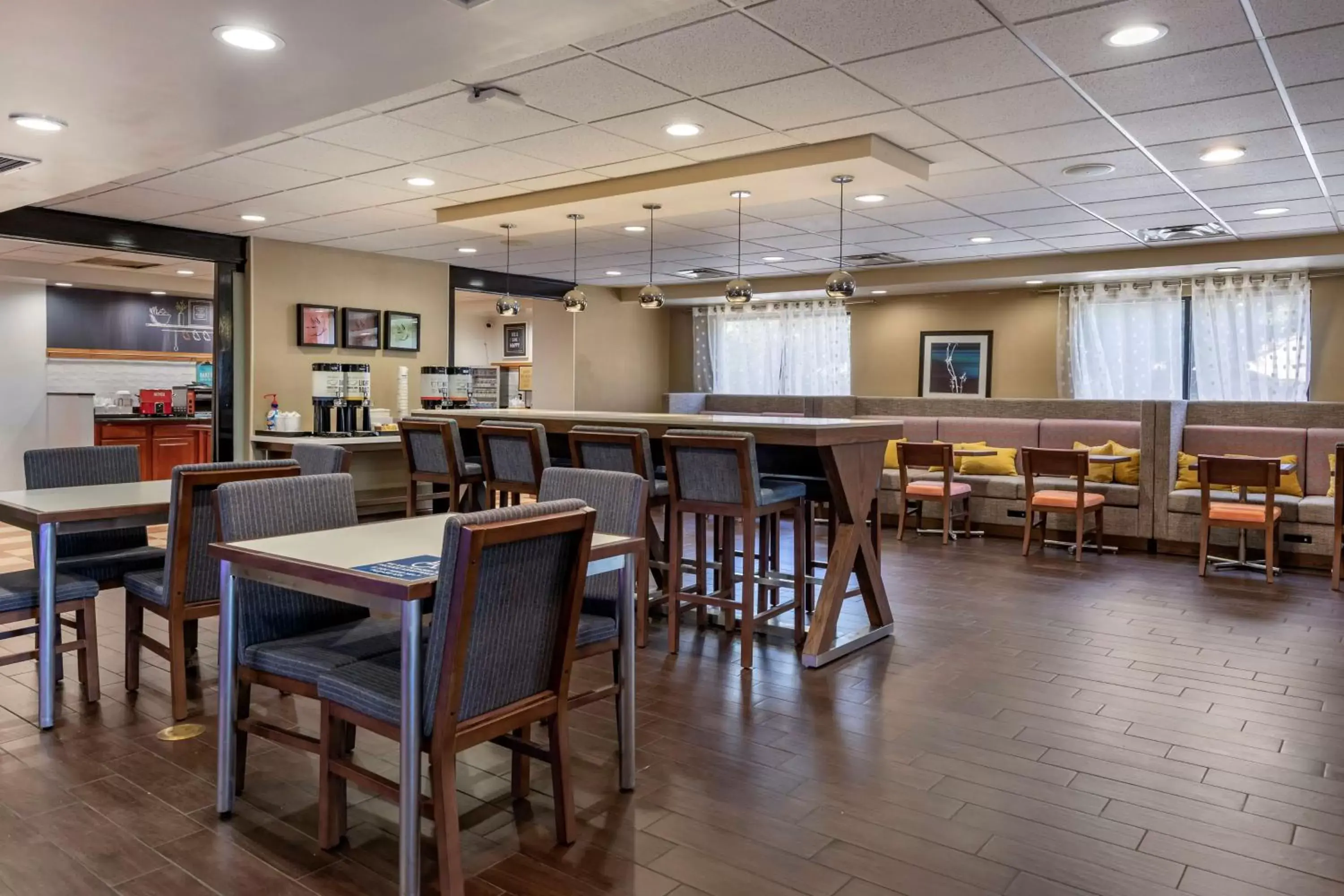 Breakfast, Restaurant/Places to Eat in Hampton Inn Norco/Corona