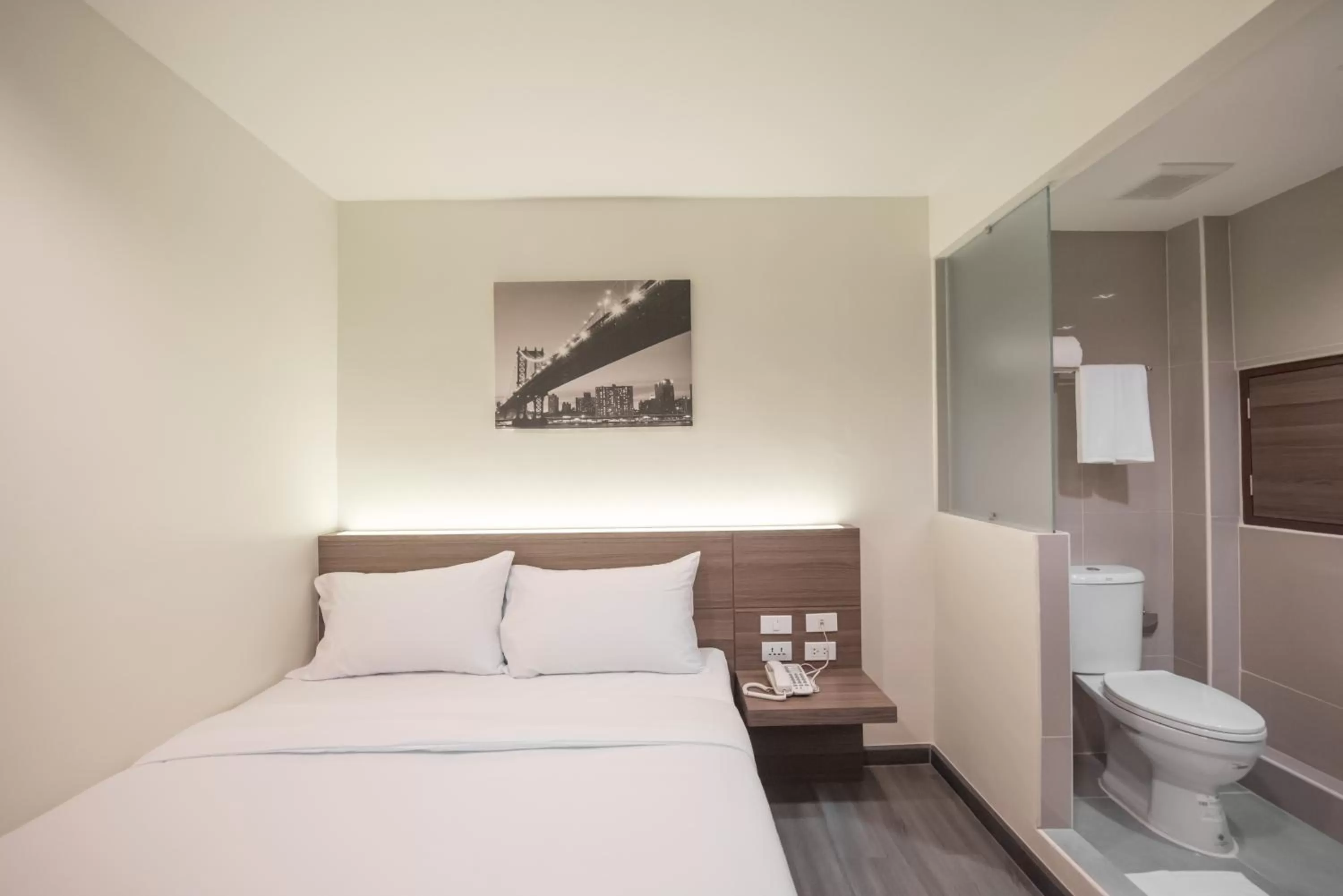 Photo of the whole room, Bed in Sovereign Group Hotel at Pratunam