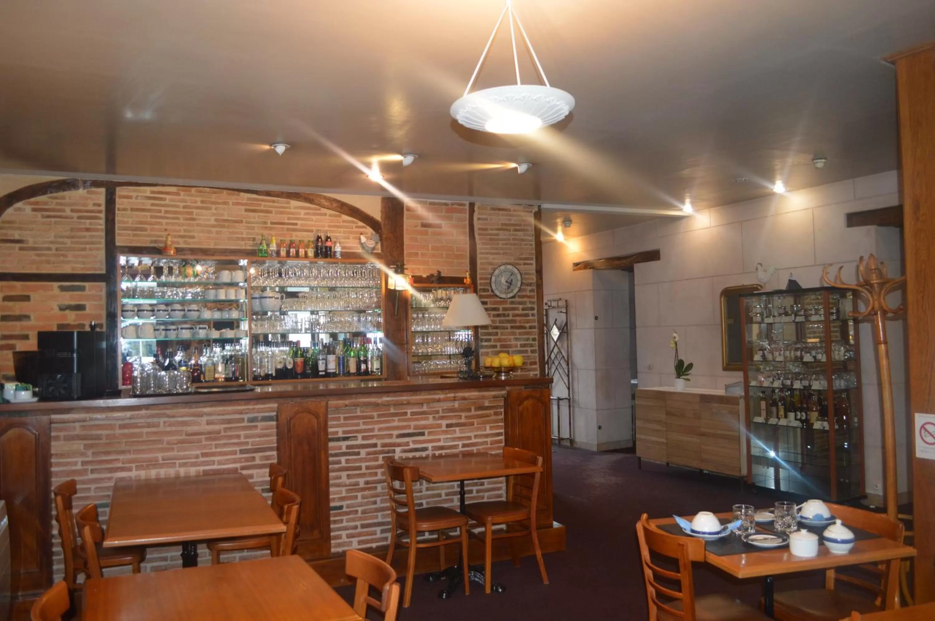 Restaurant/places to eat in Logis Hôtel & Restaurant - Le Bretagne