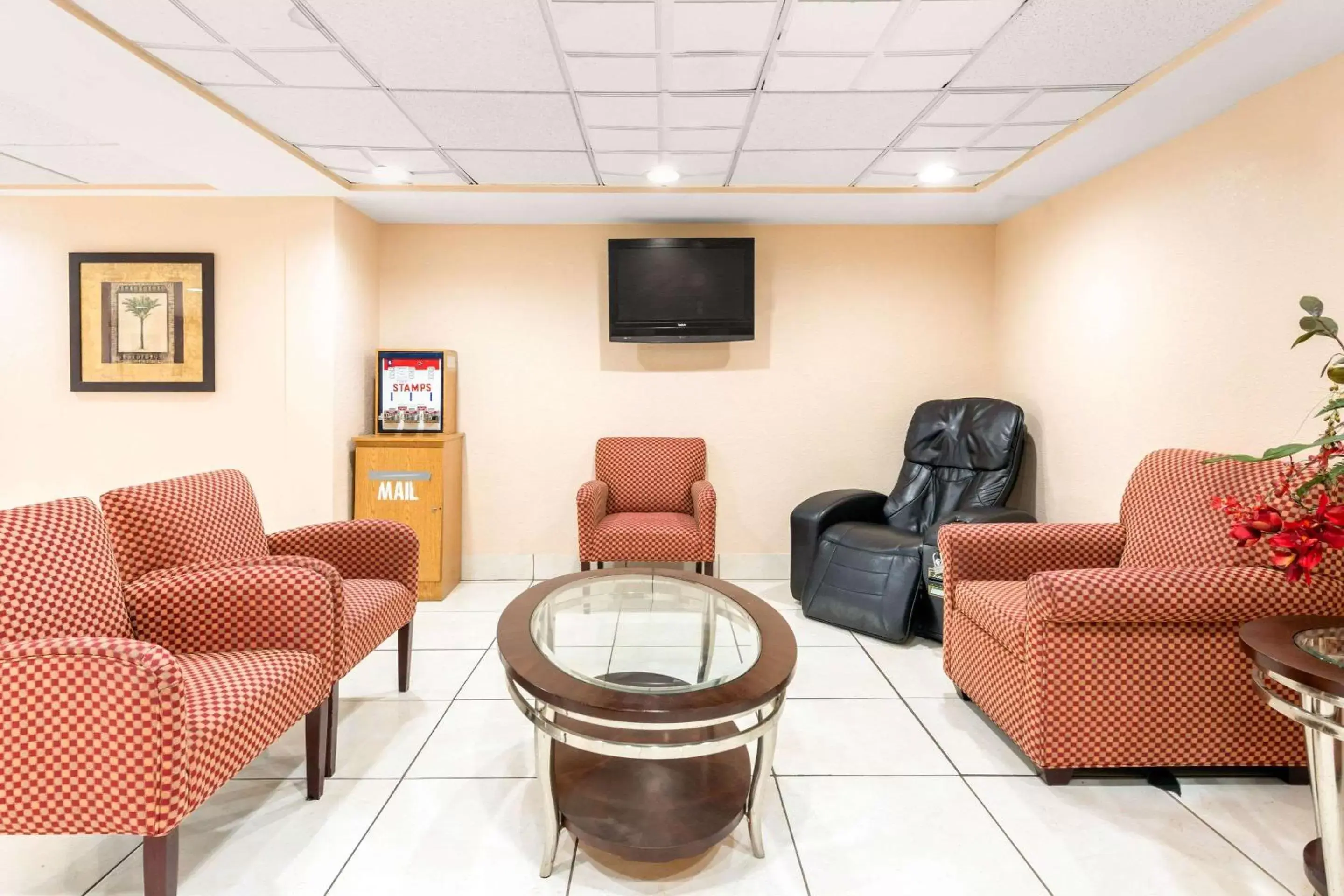 Lobby or reception, Lounge/Bar in Quality Inn & Suites Orlando Airport